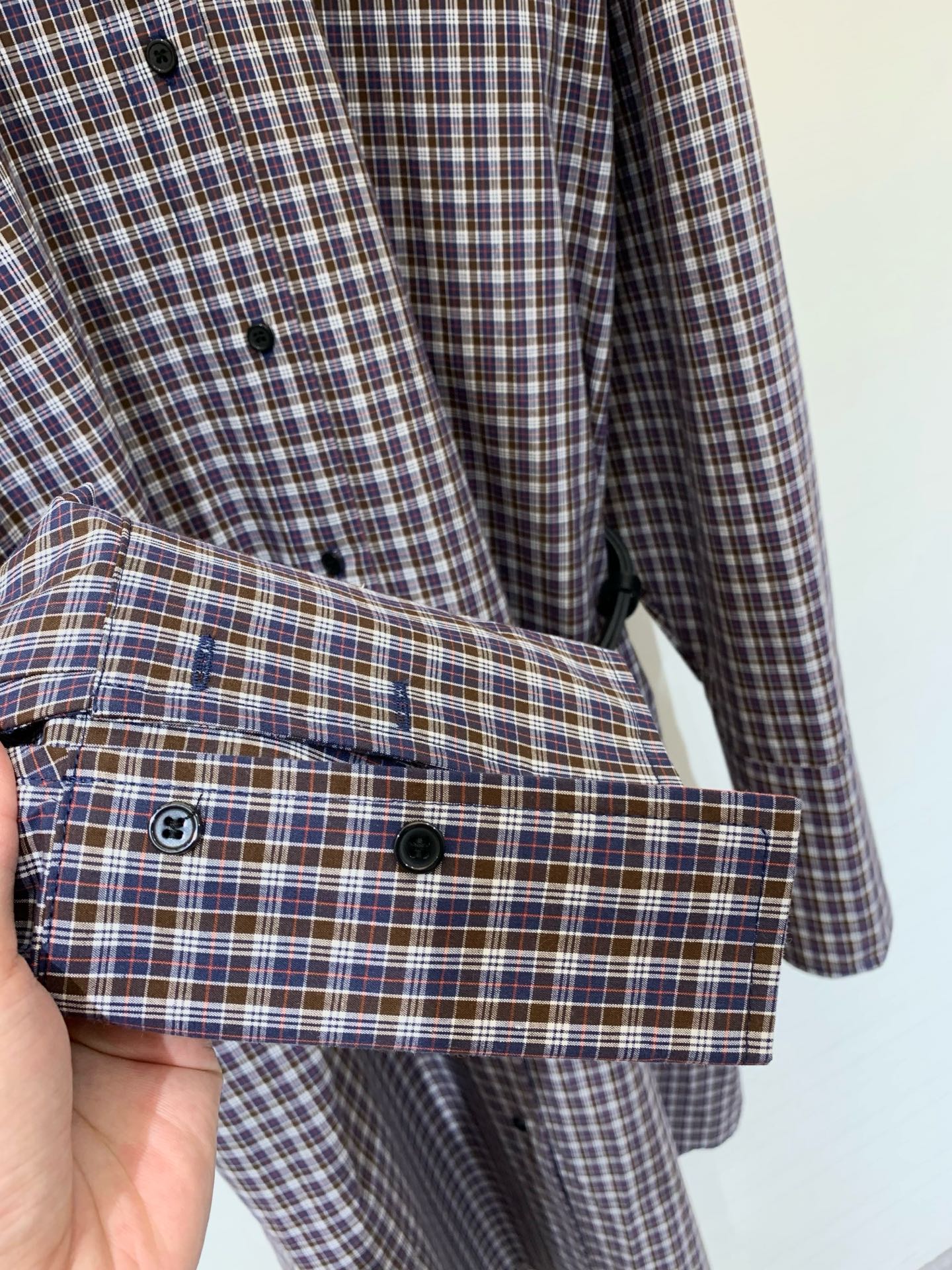 MM6马吉拉 25秋款 咖蓝格子长袖薄长衬衣 配数字🔢刻字Logo腰带 复古风优雅气质设计 叠穿单穿日常