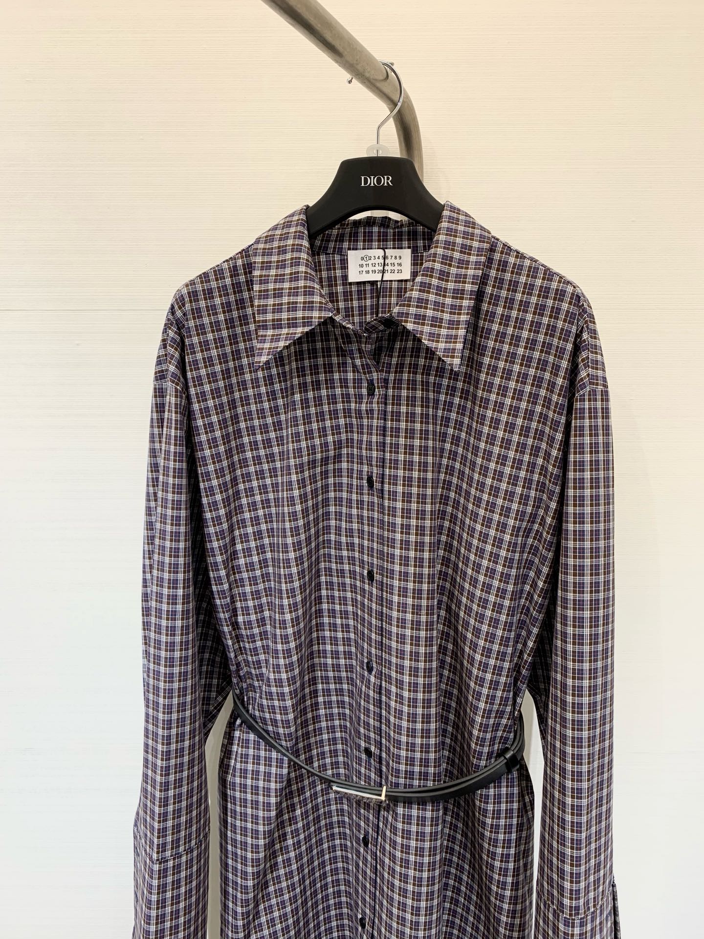 MM6马吉拉 25秋款 咖蓝格子长袖薄长衬衣 配数字🔢刻字Logo腰带 复古风优雅气质设计 叠穿单穿日常