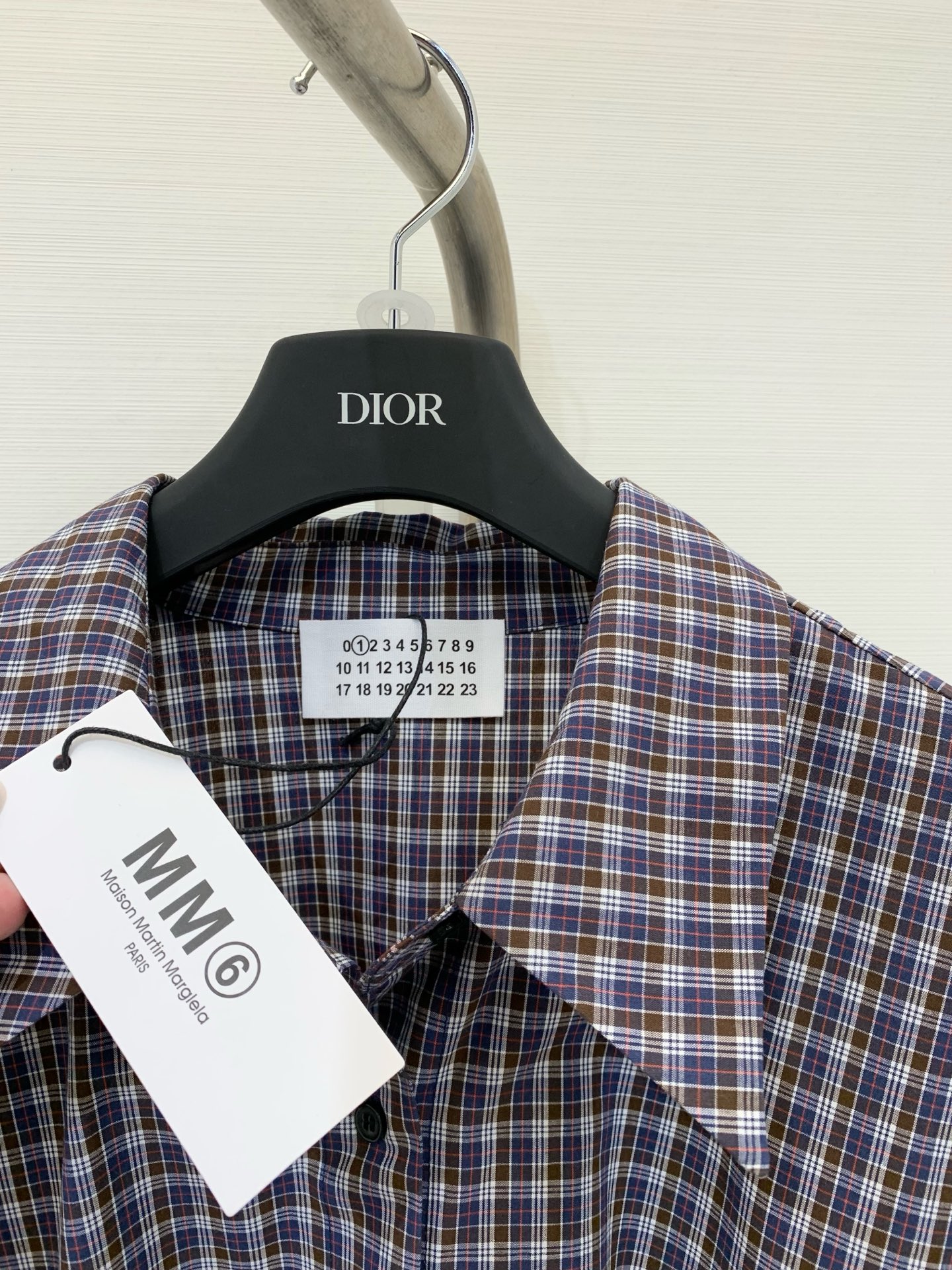 MM6马吉拉 25秋款 咖蓝格子长袖薄长衬衣 配数字🔢刻字Logo腰带 复古风优雅气质设计 叠穿单穿日常