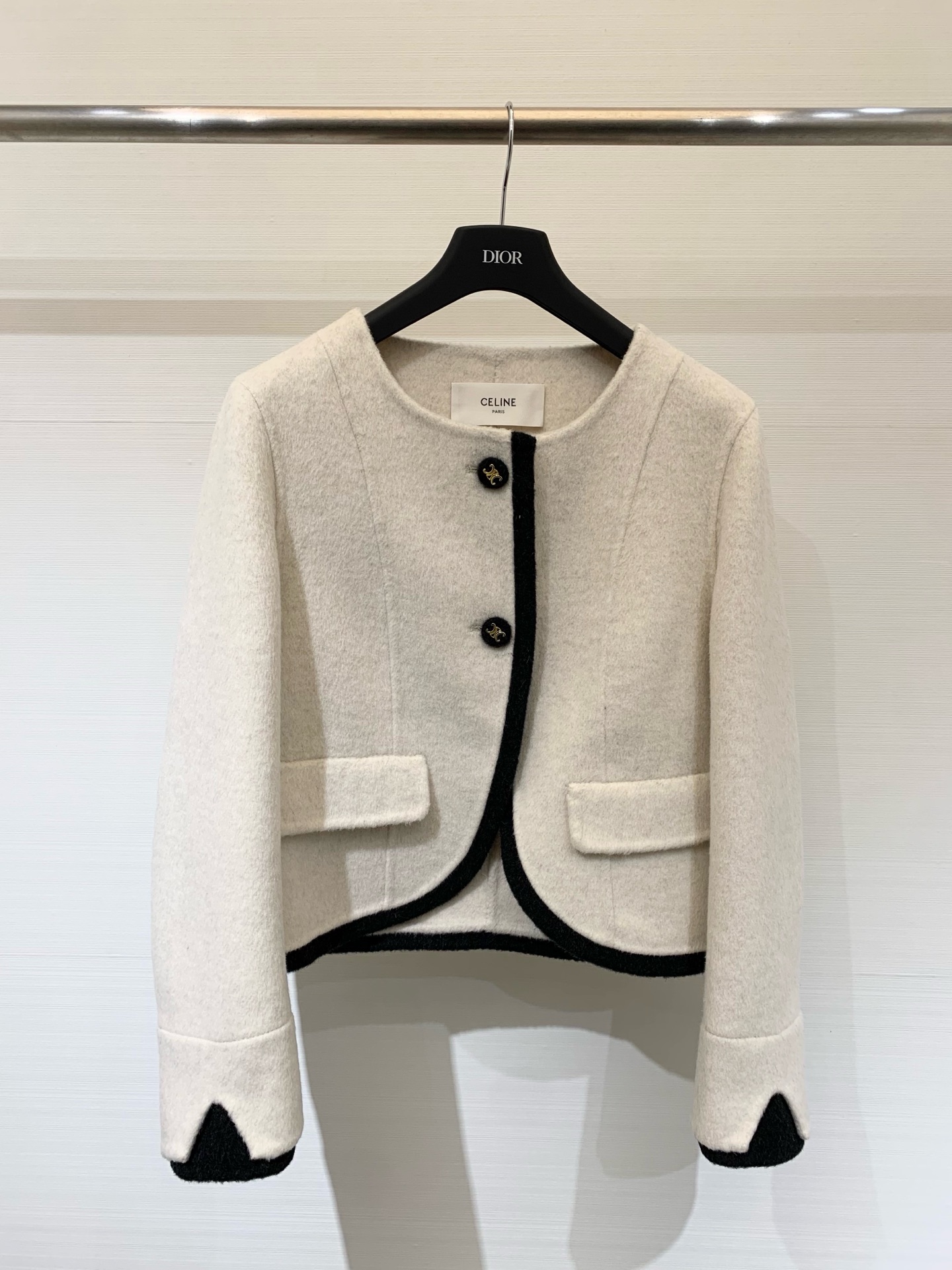 Celine 25秋冬高级感穿搭 双面羊毛短外套/大衣 高级感满满 秋冬季🧥的时尚利器 短款设计更是显高