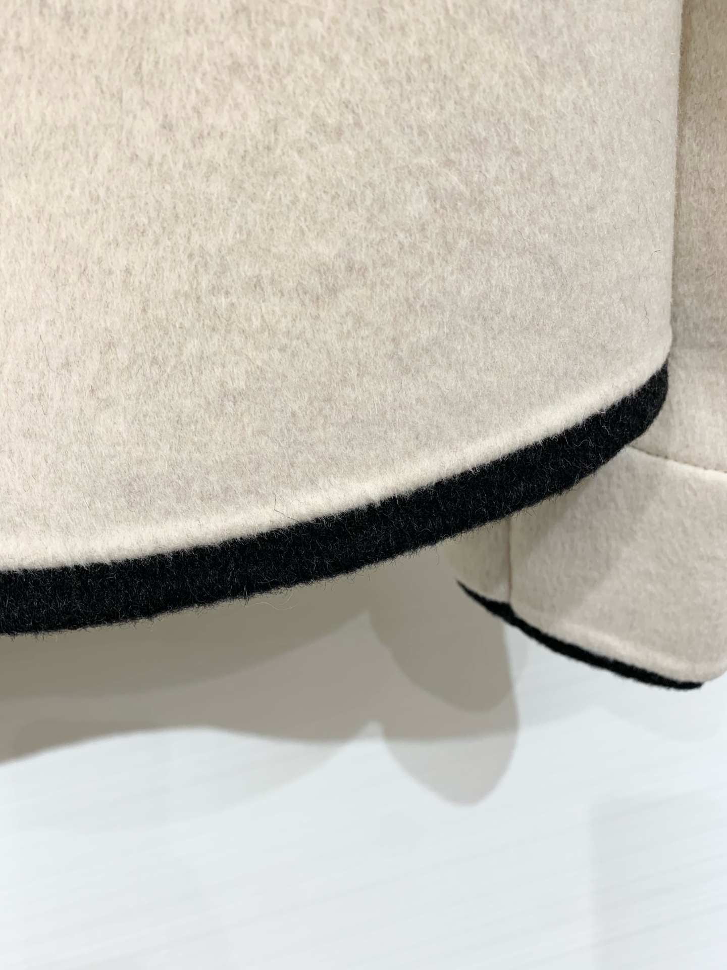 Celine 25秋冬高级感穿搭 双面羊毛短外套/大衣 高级感满满 秋冬季🧥的时尚利器 短款设计更是显高