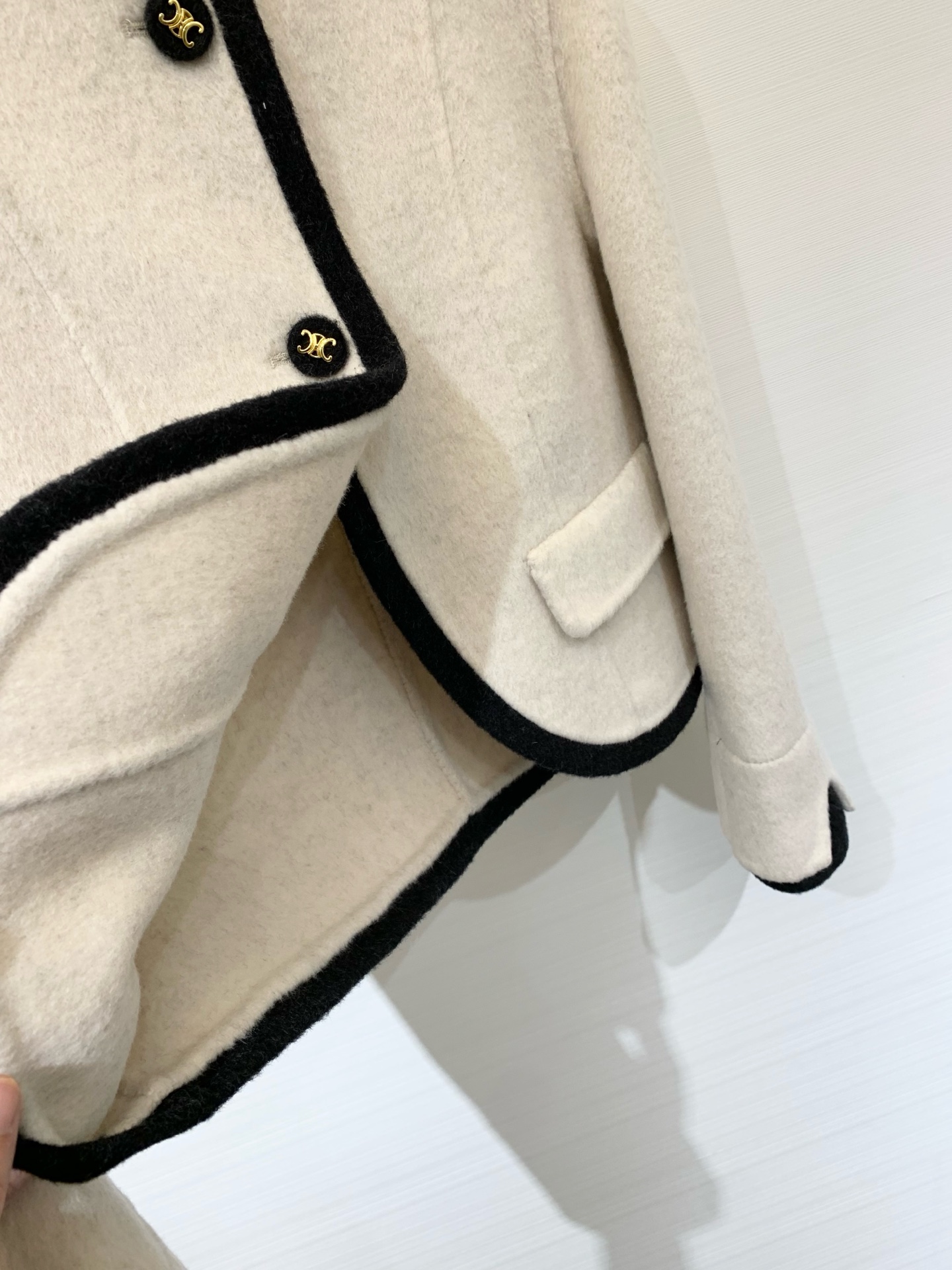 Celine 25秋冬高级感穿搭 双面羊毛短外套/大衣 高级感满满 秋冬季🧥的时尚利器 短款设计更是显高