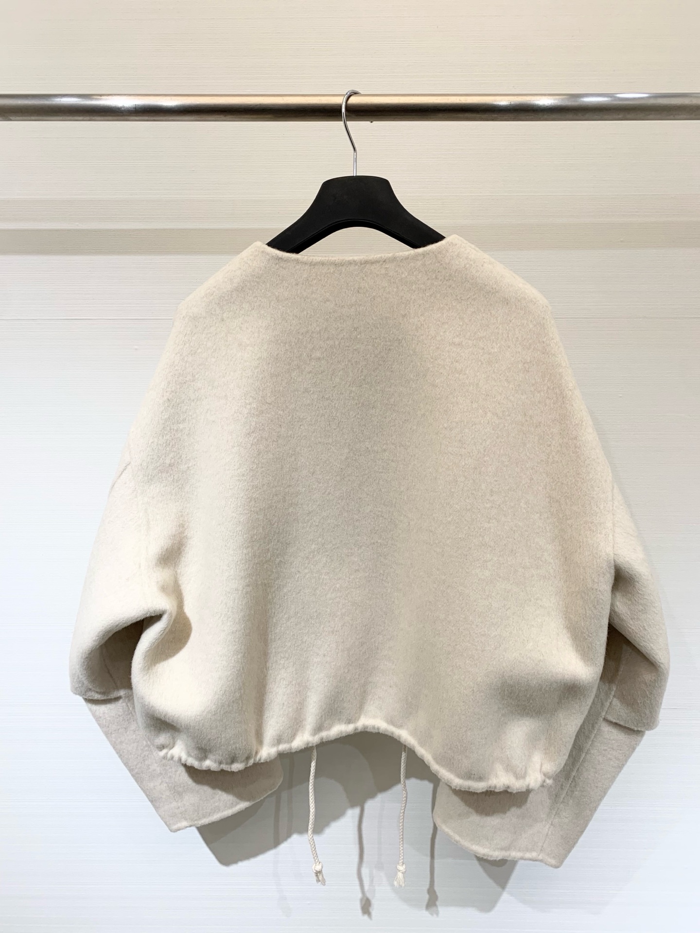 HERME* 25秋冬新款 单排扣收腰圆领双面羊毛外套/大衣 下摆抽绳收腰非常独特 定制H字母纽扣 增加