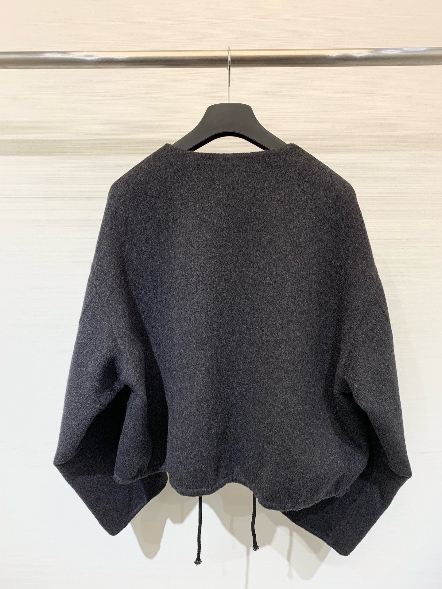 HERME* 25秋冬新款 单排扣收腰圆领双面羊毛外套/大衣 下摆抽绳收腰非常独特 定制H字母纽扣 增加