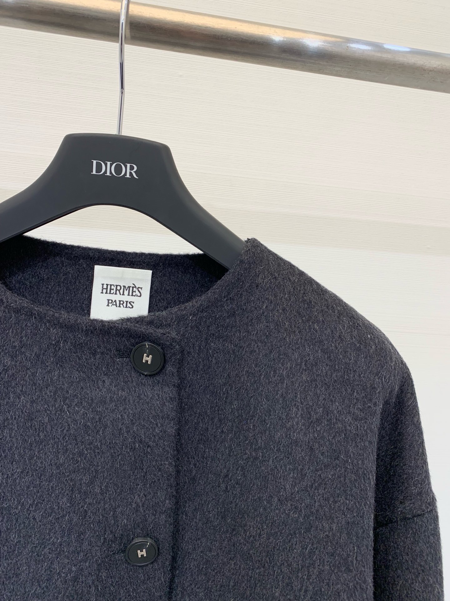 HERME* 25秋冬新款 单排扣收腰圆领双面羊毛外套/大衣 下摆抽绳收腰非常独特 定制H字母纽扣 增加