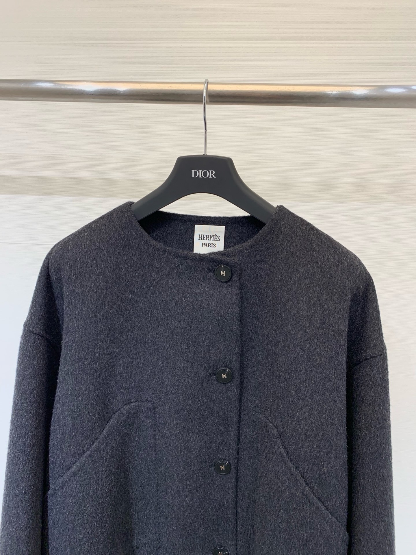 HERME* 25秋冬新款 单排扣收腰圆领双面羊毛外套/大衣 下摆抽绳收腰非常独特 定制H字母纽扣 增加