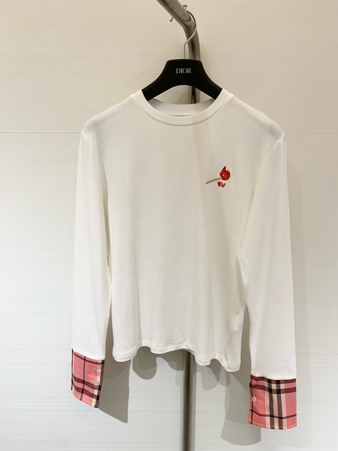 NO:462308,BV 25 autumn and winter new style, spliced ​​pink plaid small match embroidered long-sleeved T-shirt. The customized fabric is super comfortable, you will know it is very soft and glutinous when you get it!  Elasticity!  Super comfortable upper body!  The spliced ​​pink grid looks very beautiful!  The inner wear of autumn and winter reveals a little sleeves!  Two-color sml, bottega veneta,tees, t-shirt,alexander wang19860909BV 25秋冬新款 拼接粉色格子小火柴刺绣长袖T恤 定制面料超舒服,到手就知道很软糯！有弹力！上身超舒服！拼接的粉格子特别好看！秋冬做内搭露出一点袖子绝绝子！两色sml,,bottega veneta,tees，t-shirt,alexander wang,Women's clothing