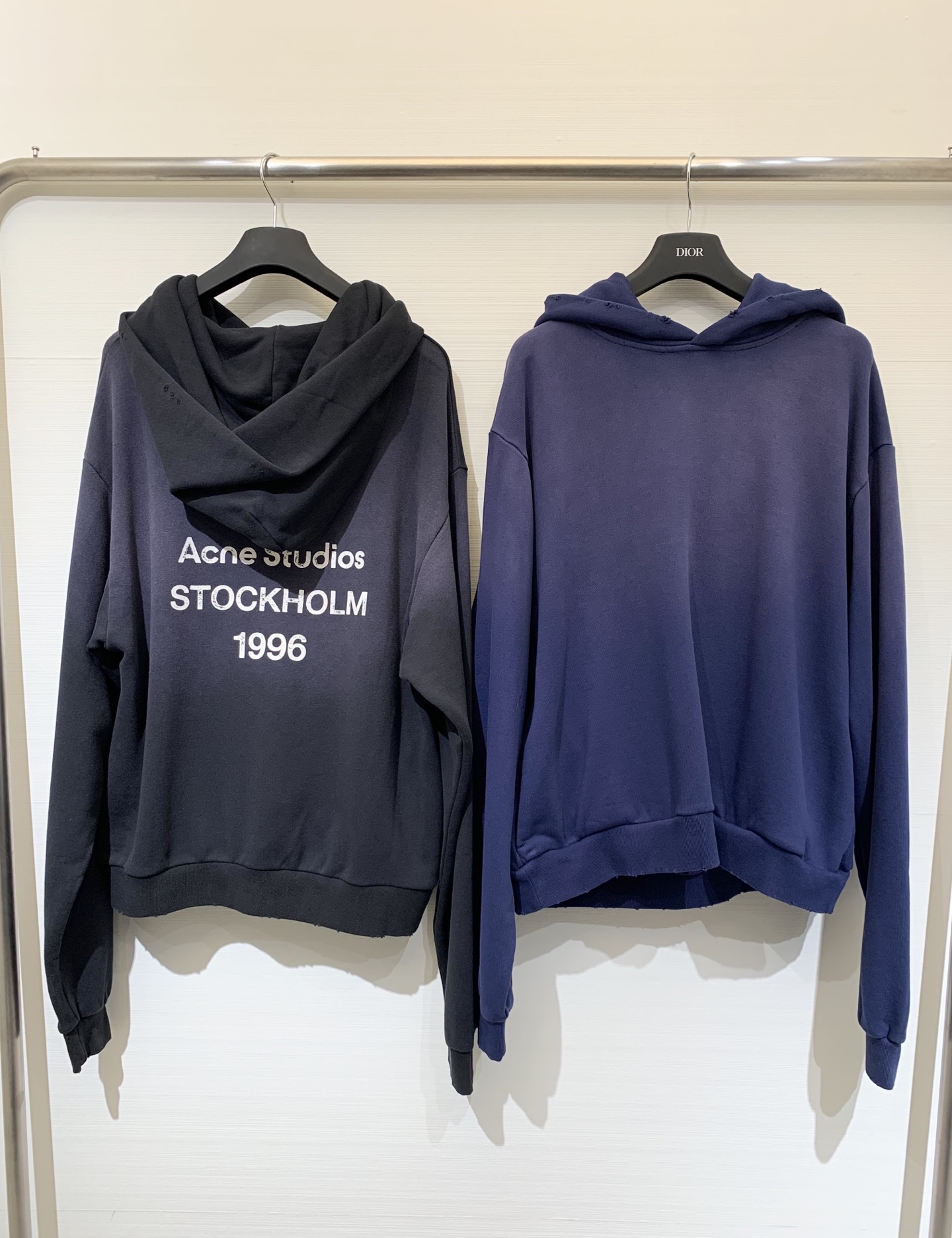 NO:466704,AcneStudios 25 autumn and winter series, wash and old print letters hooded sweatshirts, wash and old hand-matching technology, basic and iconic printed letters on the back, very basic but full of detail, loose silhouette cut 460g full cotton wash loops, code number XS, S, M, L,, acne studios, dior, hoodie, sweatshirts, hats, alexander wang19860909AcneStudios 25秋冬系列款 水洗做旧后背印花字母连帽卫衣 水洗做旧手工磨破工艺 后背基础又标志性的印花字母 非常基础却又充满细节感 宽松廓形的剪裁 460克全棉水洗毛圈 码数XS,S,M,L,,acne studios,dior,hoodie,sweatshirts,hats,alexander wang,Women's clothing