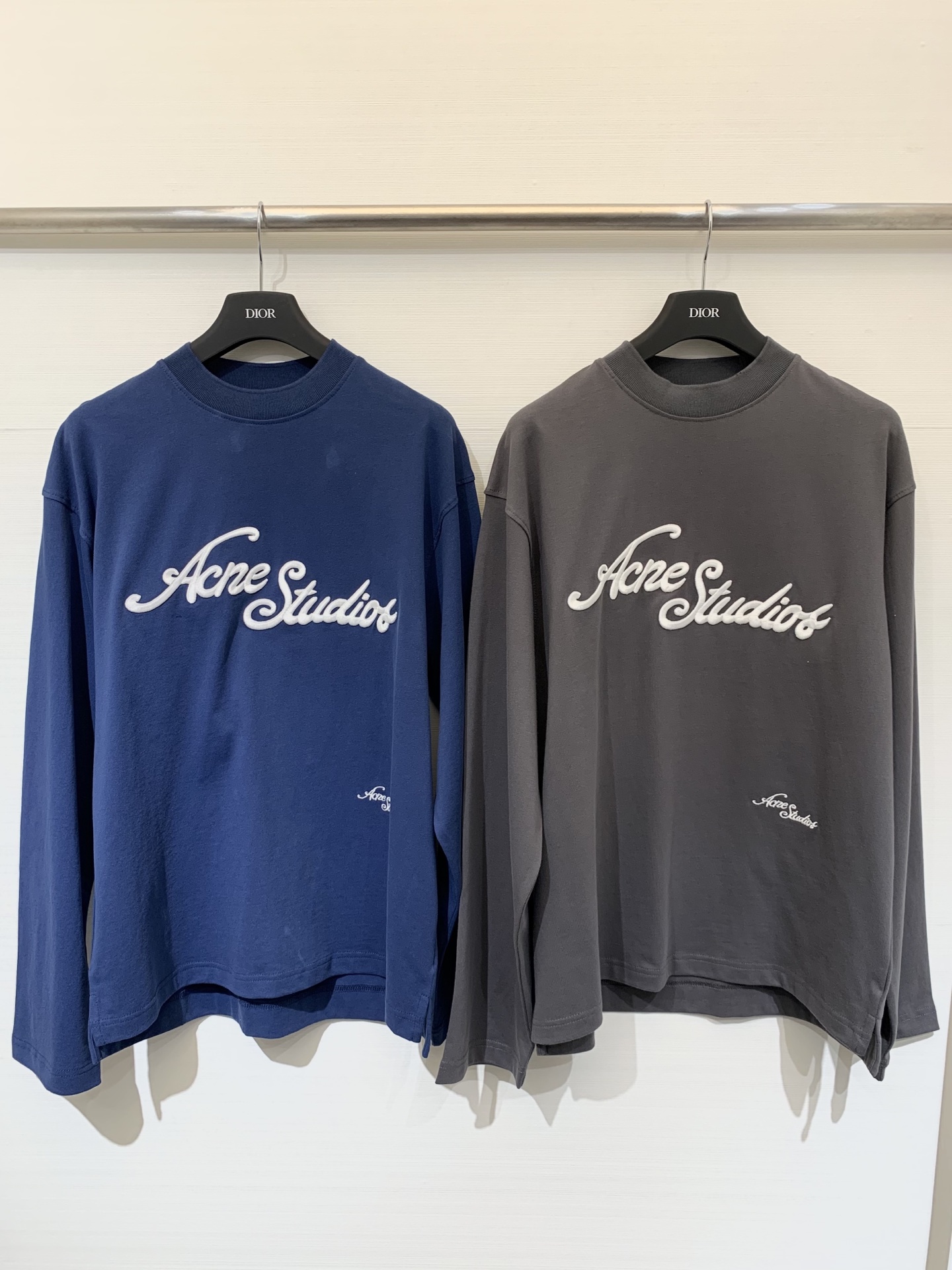 NO:466731,AcneStudios 25 autumn and winter series, wash and old embroidered English letters long-sleeved T-shirt, wash and old hand-mixed craft, iconic embroidered letters on the chest, very basic but full of detail, loose silhouette cut, code number XS, S, M, L,, acne studios, dior, tees, t-shirt, alexander wang19860909AcneStudios 25秋冬系列款 水洗做旧刺绣英文字母长袖T恤 水洗做旧手工磨破工艺 胸前标志性的刺绣字母 非常基础却又充满细节感 宽松廓形的剪裁 码数XS,S,M,L,,acne studios,dior,tees，t-shirt,alexander wang,Women's clothing