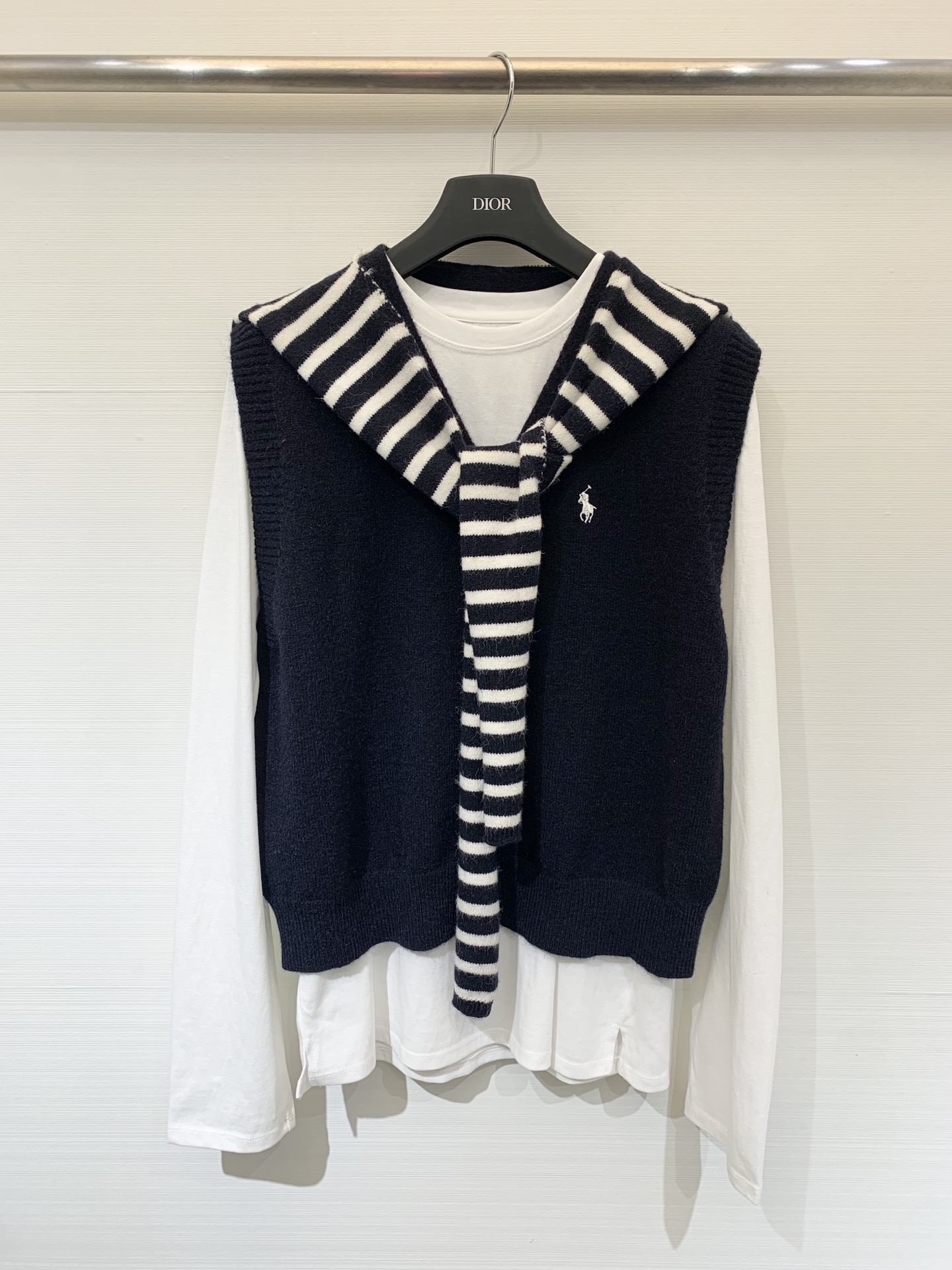 NO:468345,Ralph Lauren Polo 25 early autumn new style shawl vest long sleeve three-piece set classic black and white striped naval shawls chest pony embroidery design casual and versatile two-color sml, loro piana, shawls, alexander wang19860909Ralph Lauren Polo 25早秋新款 披肩背心长袖三件套 经典的黑白条纹海军披肩 胸前小马刺绣设计 休闲百搭 两色sml,,loro piana,shawls,alexander wang,Women's clothing