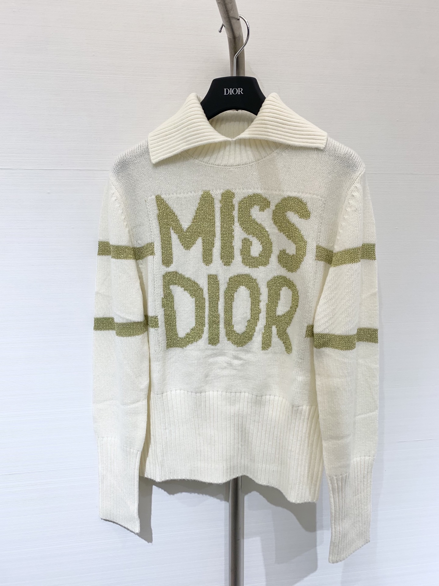NO:469692,Dior 25 early autumn new 'Miss Dior' gold silk jacquard knitted long sleeves Logo pattern embellishment and embellishment, slim and fashionable upper body 2 colors sml, dior, alexander wang19860909Dior 25早秋新款 “Miss Dior”金丝提花针织长袖 Logo图案点缀修饰 上身显瘦时尚 2色sml,,dior,alexander wang,Women's clothing