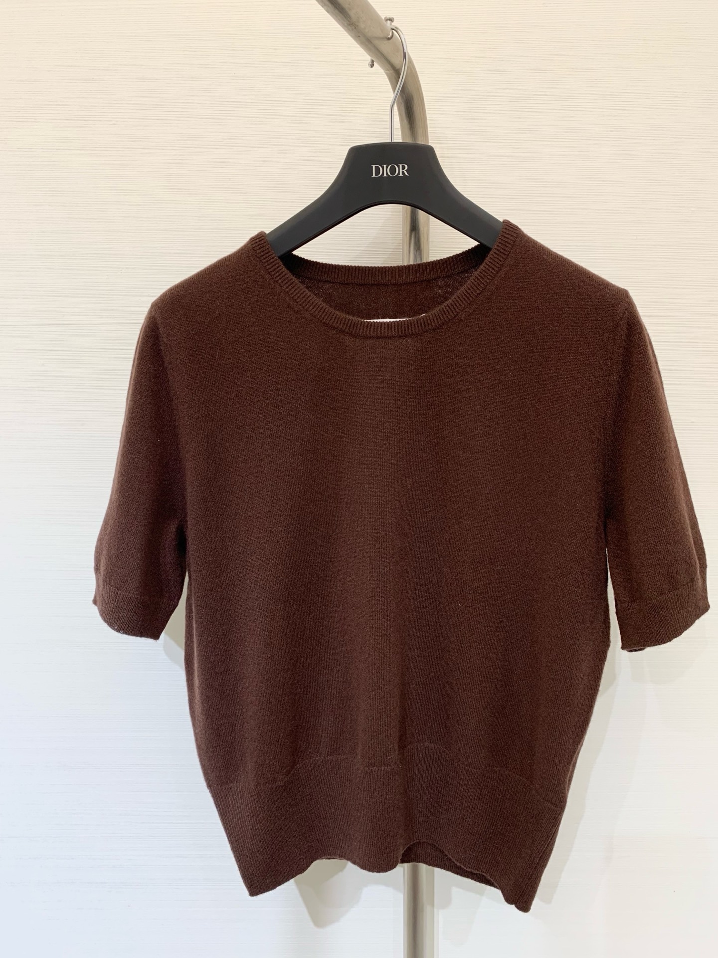 NO:474303,MM6 2025 early autumn new style, four-corner stitching round neck knitted short sleeves, yb custom wool, classic four-corner stitching sweater, incorporating modern style, pioneering personality, can be matched with skirts or jeans, elegant and atmospheric three-color sml,,masion margiela,skirts,jeans,T-shirt,alexander wang19860909MM6 2025早秋新款 四角缝线圆领针织短袖 yb定制绵羊毛 经典四角缝线针织衫 融入现代派的优雅风范 先锋的个性 可配搭裙装或牛仔裤 优雅大气 三色sml,,masion margiela,skirts,jeans,T-shirt,alexander wang,Women's clothing