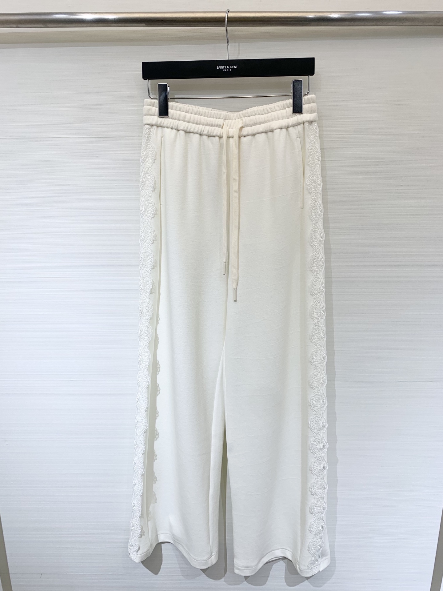 IsabelMarant 25早秋新款 重工蕾丝花边拼接休闲套装 连帽卫衣开衫➕长裤 超美的蕾丝花朵连帽