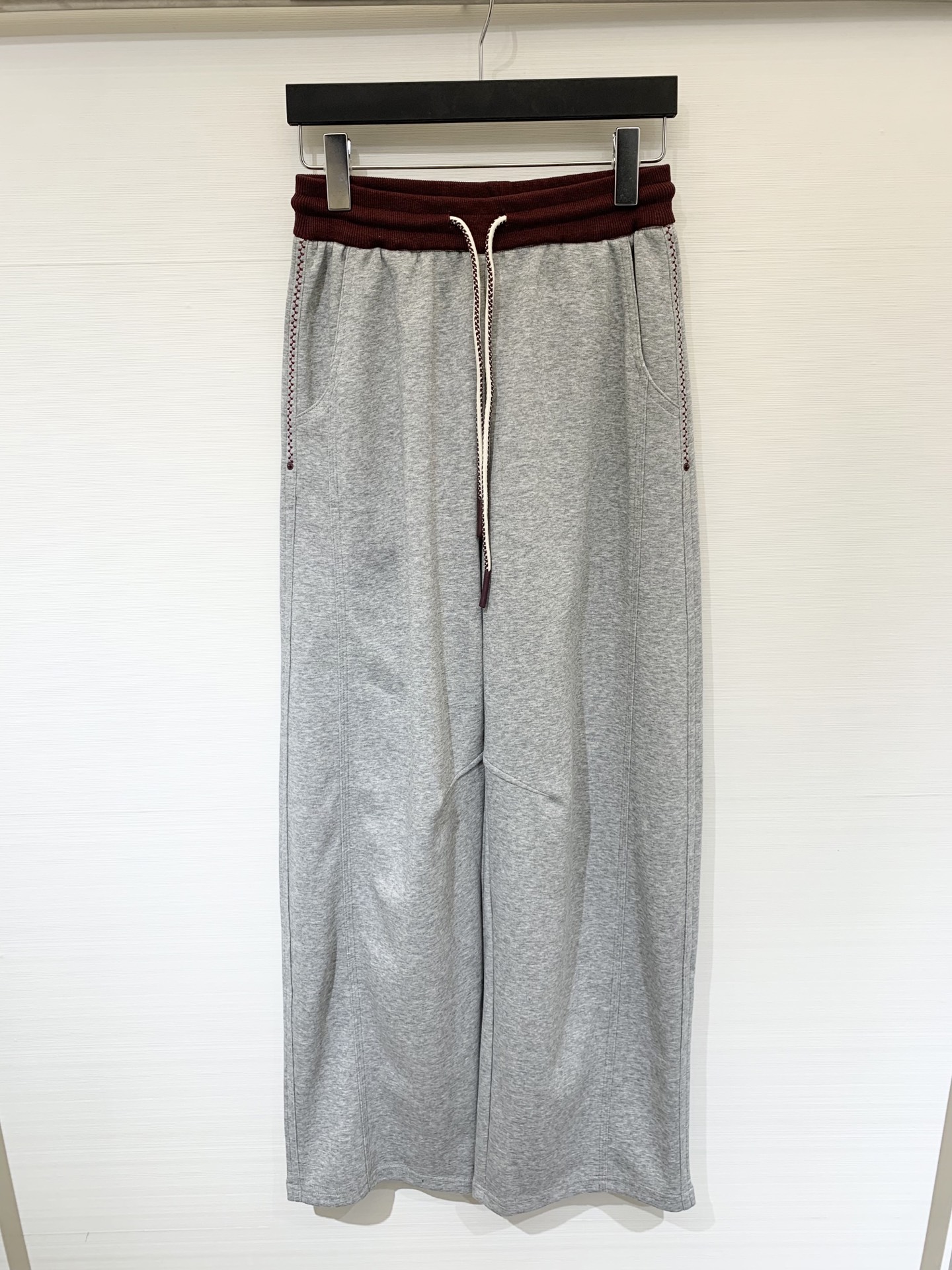 NO:479091,MM6 25 early autumn new style, spliced ​​waist-head scimitar casual trousers, just right texture, navy blue and gray, and burgundy, the letter logo embellishment of the back pocket, slack and fashionable, two-color sml,,masion margiela,alexander wang19860909MM6 25早秋新款 拼接腰头弯刀休闲长裤 质感恰到好处的藏蓝色和灰色 其和酒红色 背后口袋字母徽标点缀 松弛不失时髦感 两色sml,,masion margiela,alexander wang,Women's clothing