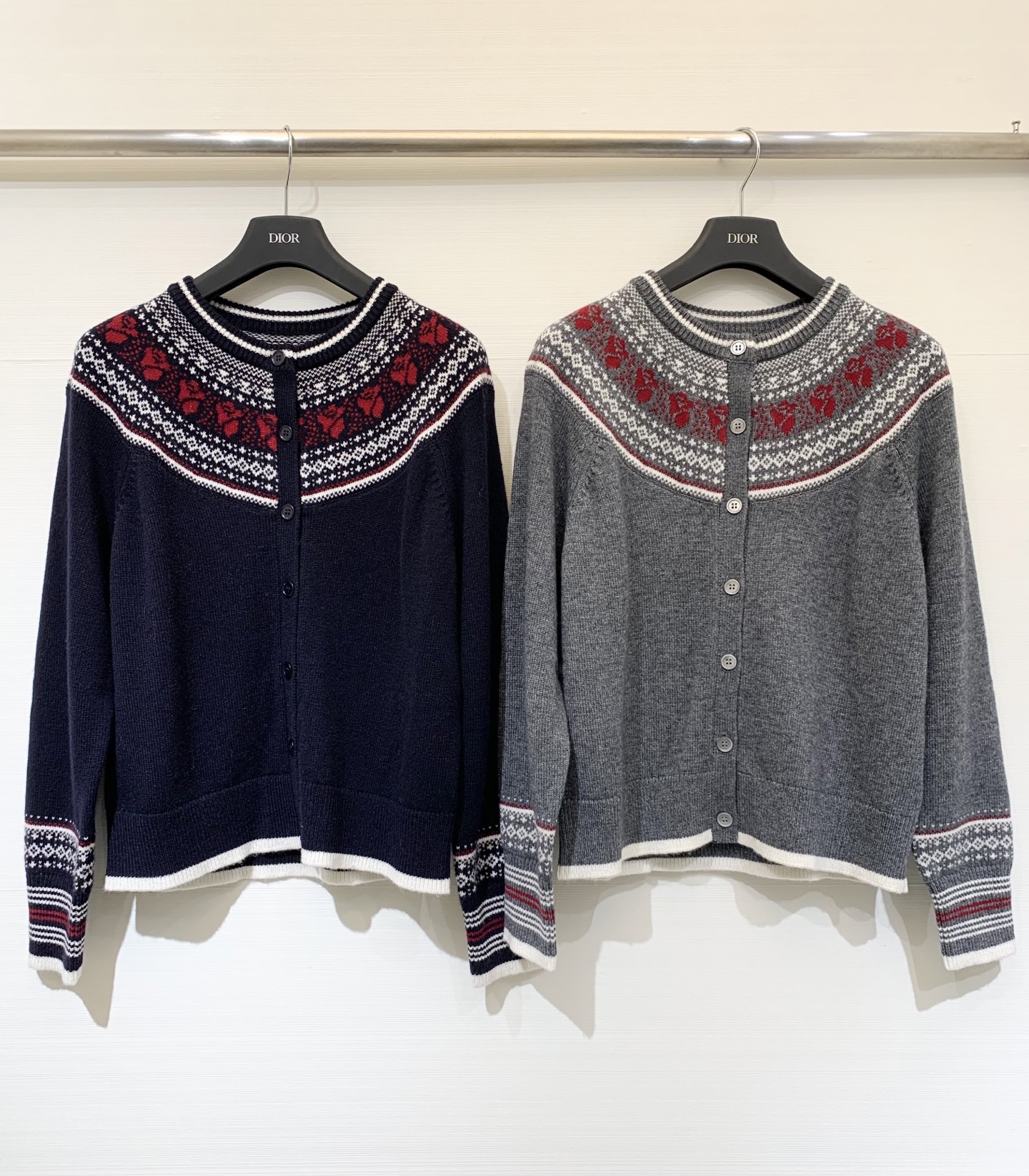 NO:479107,TB Fair Island jacquard wool cardigan unlocks the atmosphere of autumn and winter. Classic Fair Island pattern. Colorful interwoven patterns are ingenious. Complex and orderly. They have eye-catching attributes. They are full of lazy feeling. Two-color smlxl,,alexander wang.19860909TB 费尔岛提花羊毛开衫 解锁秋冬氛围感 经典费尔岛图案 五彩交织花纹匠心十足 繁复有序 自带吸睛属性 慵懒感十足 两色smlxl,,alexander wang,Women's clothing