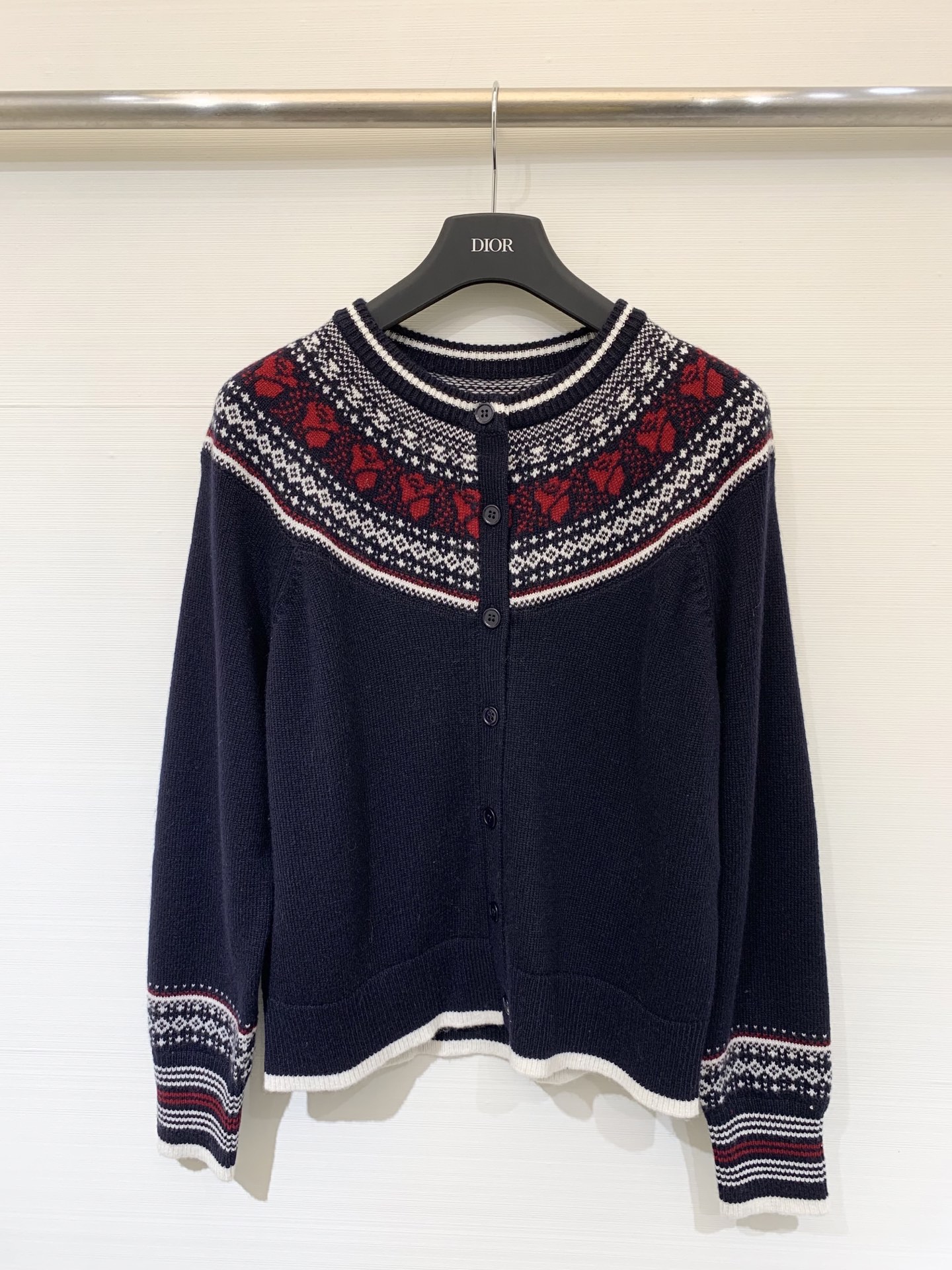 NO:479122,TB Fair Island jacquard wool cardigan unlocks the atmosphere of autumn and winter. Classic Fair Island pattern. Colorful interwoven patterns are ingenious. Complex and orderly. They have eye-catching attributes. They are full of lazy feeling. Two-color smlxl,,alexander wang.19860909TB 费尔岛提花羊毛开衫 解锁秋冬氛围感 经典费尔岛图案 五彩交织花纹匠心十足 繁复有序 自带吸睛属性 慵懒感十足 两色smlxl,,alexander wang,Women's clothing