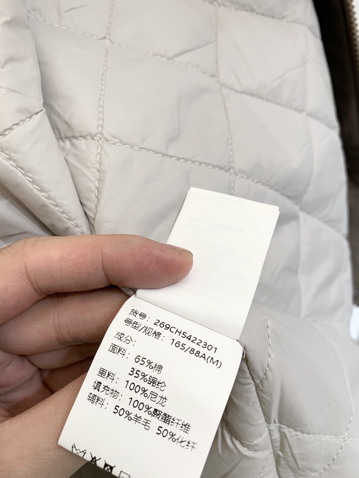 BC🤎 25秋冬新品 深棕色衣襟钉珠加棉外套 双门襟设计 工装风格 采用轻质棉混纺材料制成 更加保暖 蓬