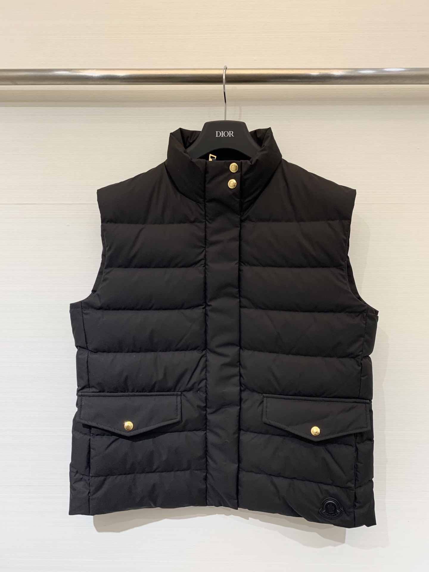 NO:479254,With dust bag Moncler 25 autumn and winter new style, hem palette down vest jacket, a popular purchase product, a very good vest vest this season, excellent warmth, dark black, gold button embellishment, layered, too stylish, custom matte fabric texture soft, light and comfortable, size sml,, jackets & coats, down jacket, alexander wang19860909配防尘袋Moncler 25秋冬新款 下摆贴牌羽绒马甲外套 代购爆款本季超好看的一款背心马甲 保暖性超棒 暗黑色系 金色纽扣点缀 叠穿太有范儿 定制哑光面料质感柔软轻盈舒适 码数sml,,jackets & coats,down jacket,alexander wang,Women's clothing
