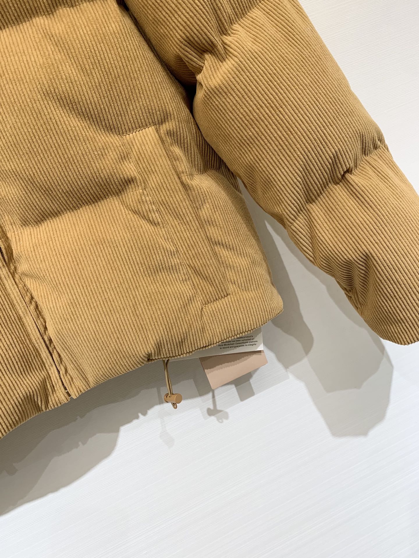 MIUMI* 25秋冬新品 灯芯绒棉服外套 撞色皮质翻领 订制拉链 云朵般柔软的舒适感yyds 可甜可盐