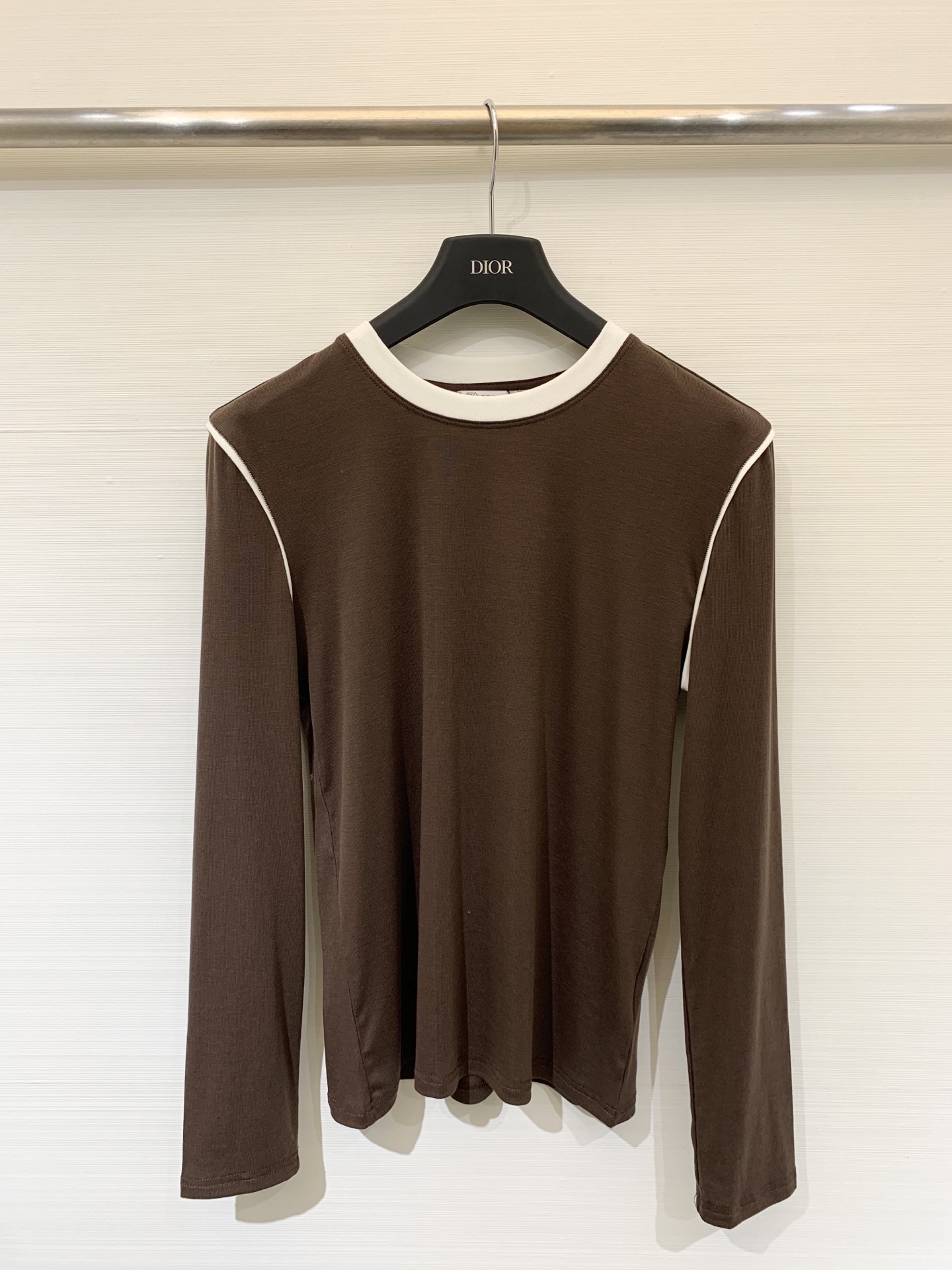 NO:482749,BC 25 autumn and winter new products, round neck chain color-blocking base top, heavy customer-supplied skin-friendly fabric, classic handmade chain zipper design is high-end and luxurious, soft and glutinous, versatile and slim, not picky, casual and generous to create an elegant and high-end feel of Italian. SML,,alexander wang19860909BC 25秋冬新品 圆领链条拼色打底上衣 重磅客供亲肤级面料 经典手工链条拉链设计高级又奢华 软软糯糯的手感 百搭显瘦不挑人 随性大方打造意式优雅的高级感 码数sml,,alexander wang,Women's clothing