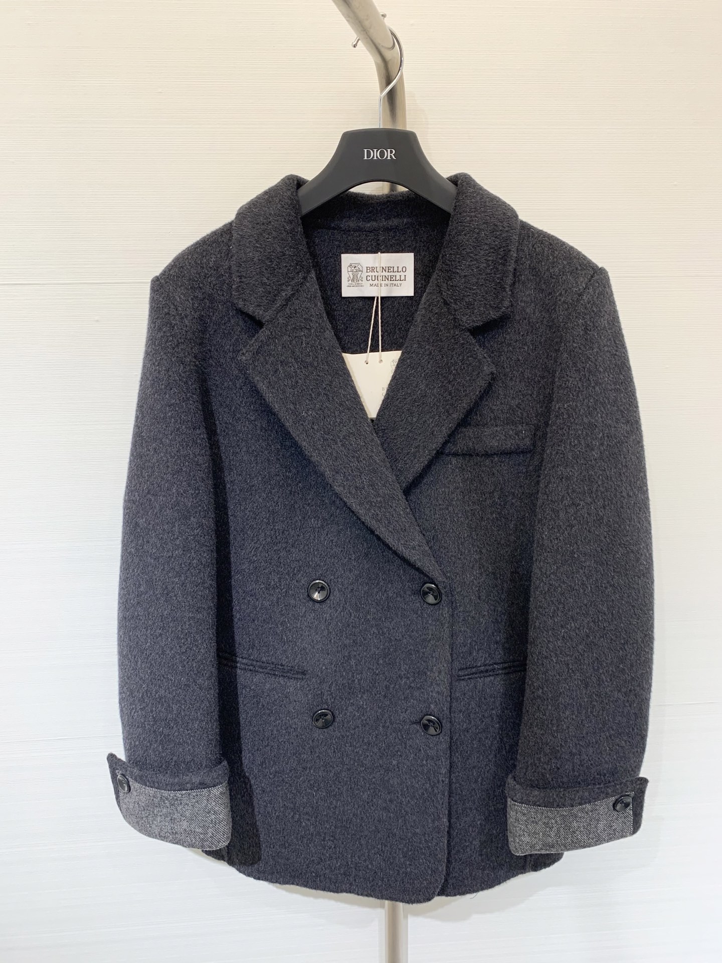 NO:482754,BC 25 autumn and winter series reverse sleeve contrasting double-sided wool suit/coat is made of wool material Light gray reverse sleeve contrasting design Very distinctive Loose tailoring without picking on the figure Size sml, alexander wang19860909BC 25秋冬系列款 反袖撞色双面羊毛呢西服/大衣 采用羊毛材质 浅灰色反边袖子撞色设计 非常有特点 宽松剪裁不挑身材 码数sml,,alexander wang,Women's clothing