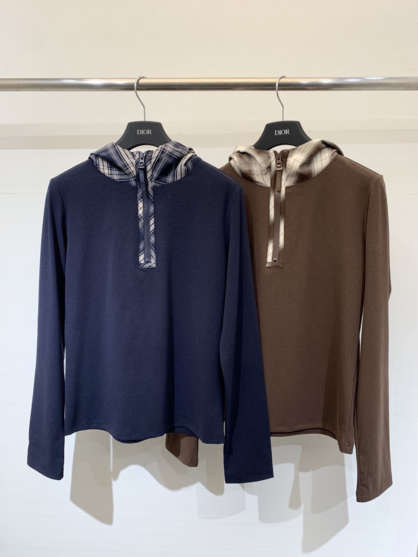 Acnestudios 25秋冬新款 格子拼接连帽长袖T恤 高级撞色拼接 帽子是采用衬衣棉类面料 log