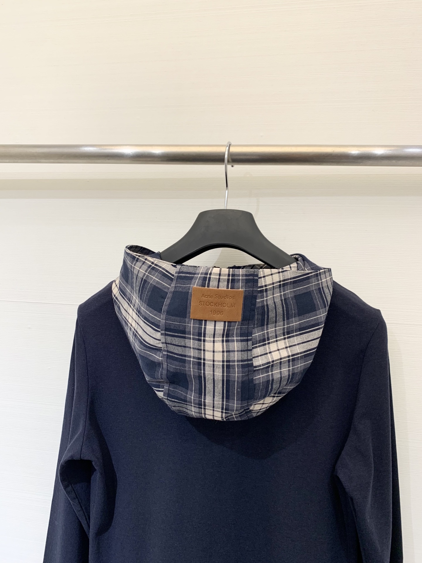 Acnestudios 25秋冬新款 格子拼接连帽长袖T恤 高级撞色拼接 帽子是采用衬衣棉类面料 log