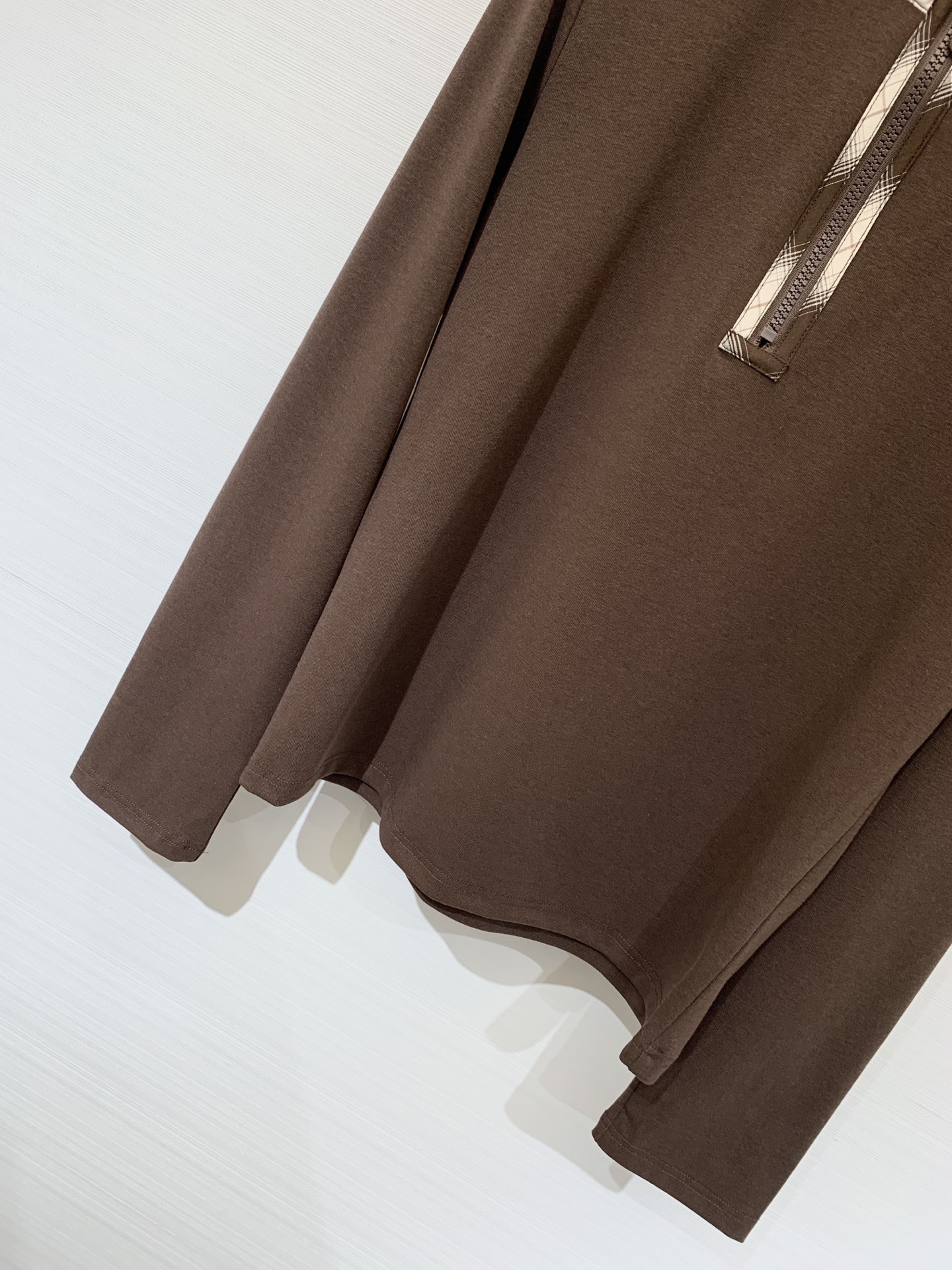 Acnestudios 25秋冬新款 格子拼接连帽长袖T恤 高级撞色拼接 帽子是采用衬衣棉类面料 log