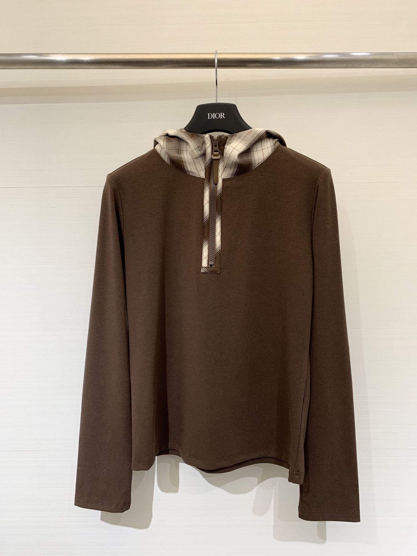 NO:483805,Acnestudios 25 autumn and winter new style, plaid hooded long-sleeved T-shirt, high-quality contrasting color splicing, hats are made of shirt cotton fabric, logo leather brand embellishment, super cool whether commuting or daily photography, normal style is very good to wear, free upper body can also be worn inside, two-color sml,,acne studios,dior,tees,t-shirt,hats,alexander wang19860909Acnestudios 25秋冬新款 格子拼接连帽长袖T恤 高级撞色拼接 帽子是采用衬衣棉类面料 logo皮牌点缀 无论通勤还是日常拍照都超酷 正常版型非常好穿搭 上身自在也可内搭 两色sml,,acne studios,dior,tees，t-shirt,hats,alexander wang,Women's clothing