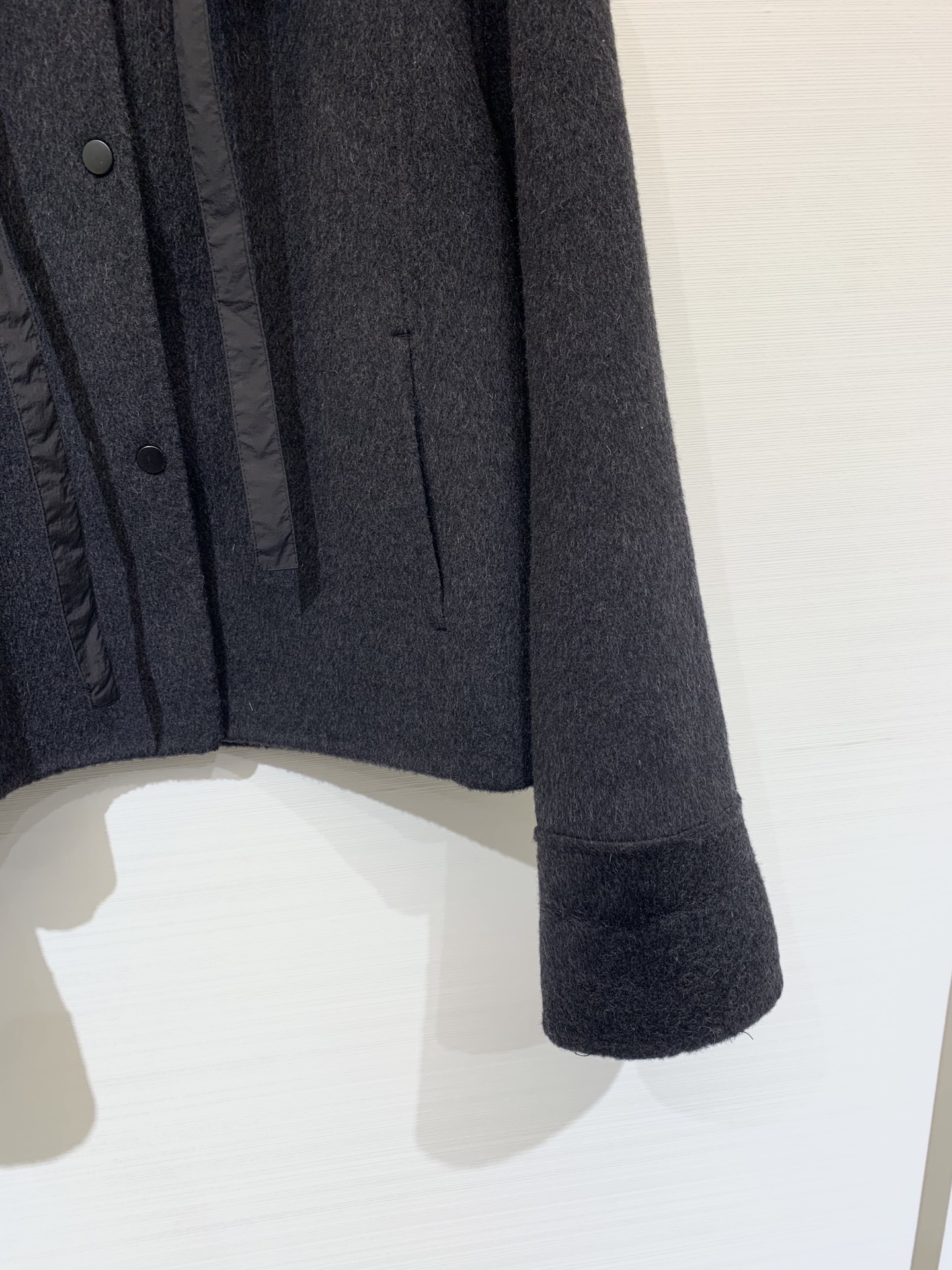 JILSANDER 25秋冬新款 🆕羽绒领拼接双面羊毛外套 50%填充的羽绒领拼接设计 飘带🉑收紧 背后