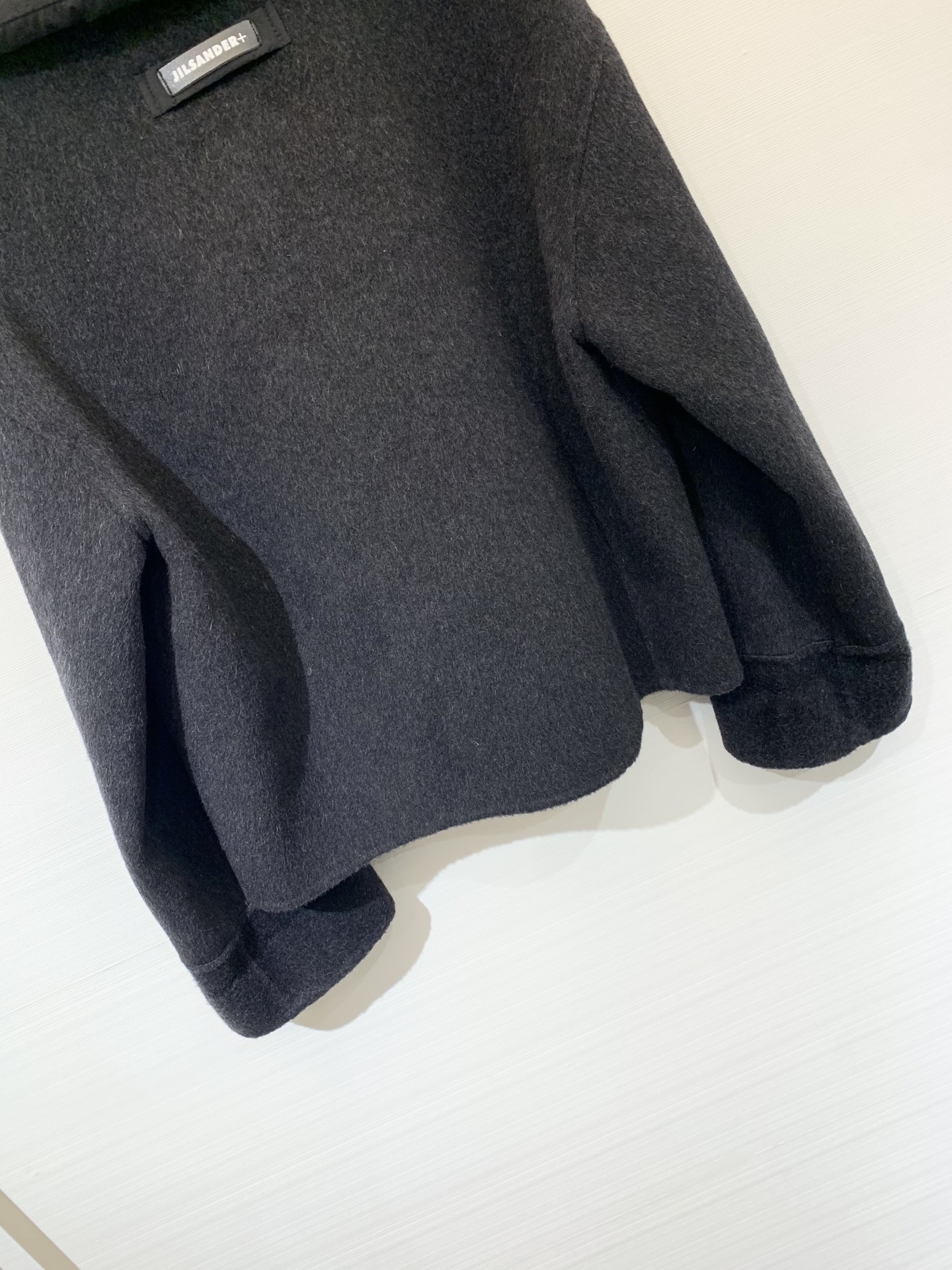 JILSANDER 25秋冬新款 🆕羽绒领拼接双面羊毛外套 50%填充的羽绒领拼接设计 飘带🉑收紧 背后