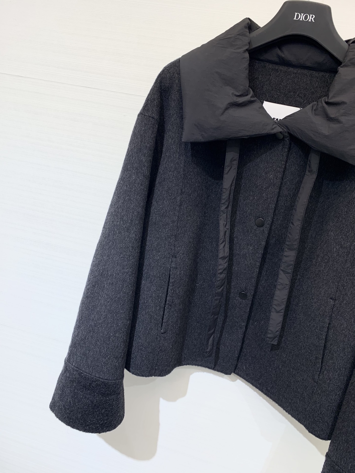 JILSANDER 25秋冬新款 🆕羽绒领拼接双面羊毛外套 50%填充的羽绒领拼接设计 飘带🉑收紧 背后