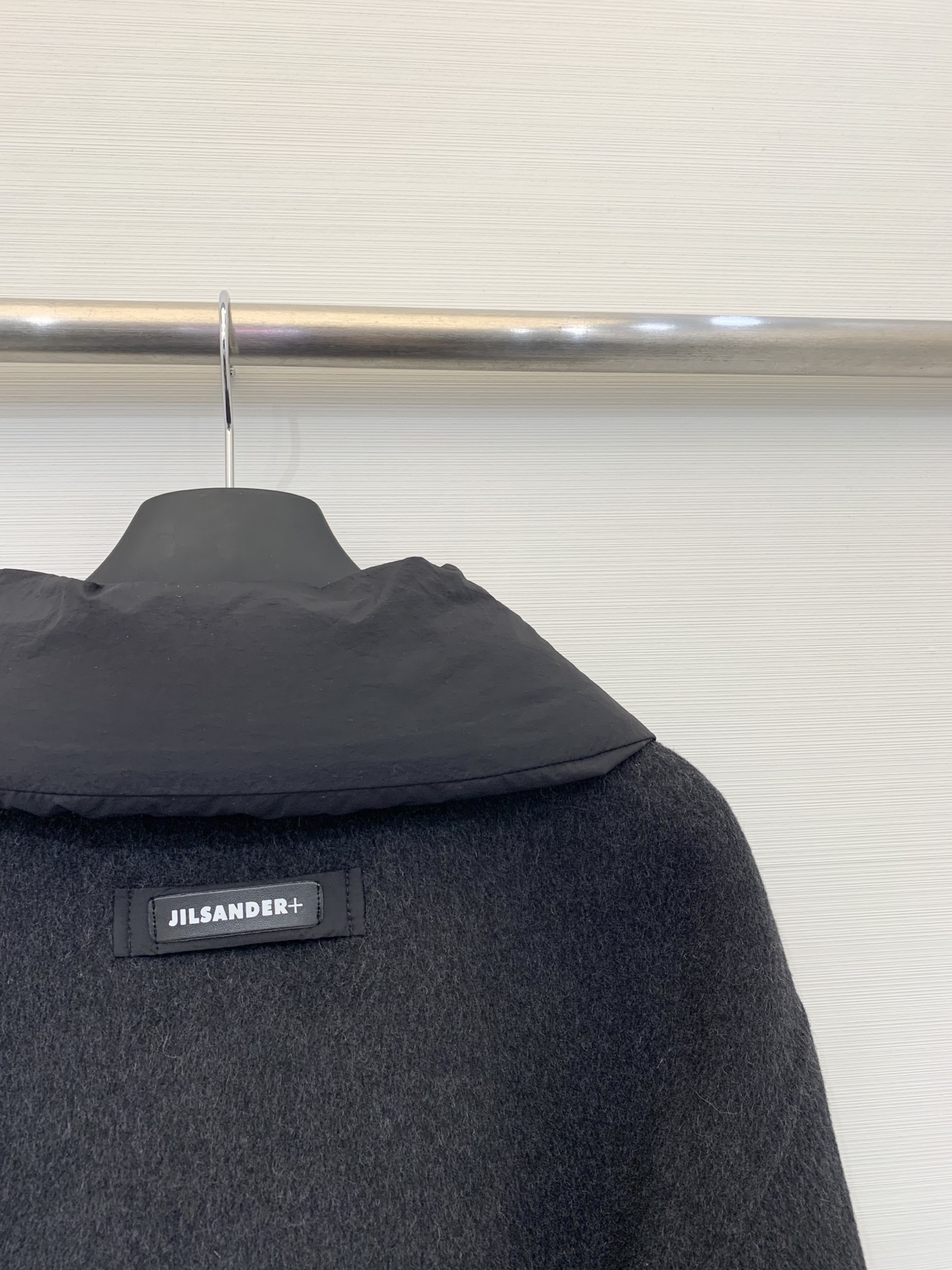 JILSANDER 25秋冬新款 🆕羽绒领拼接双面羊毛外套 50%填充的羽绒领拼接设计 飘带🉑收紧 背后
