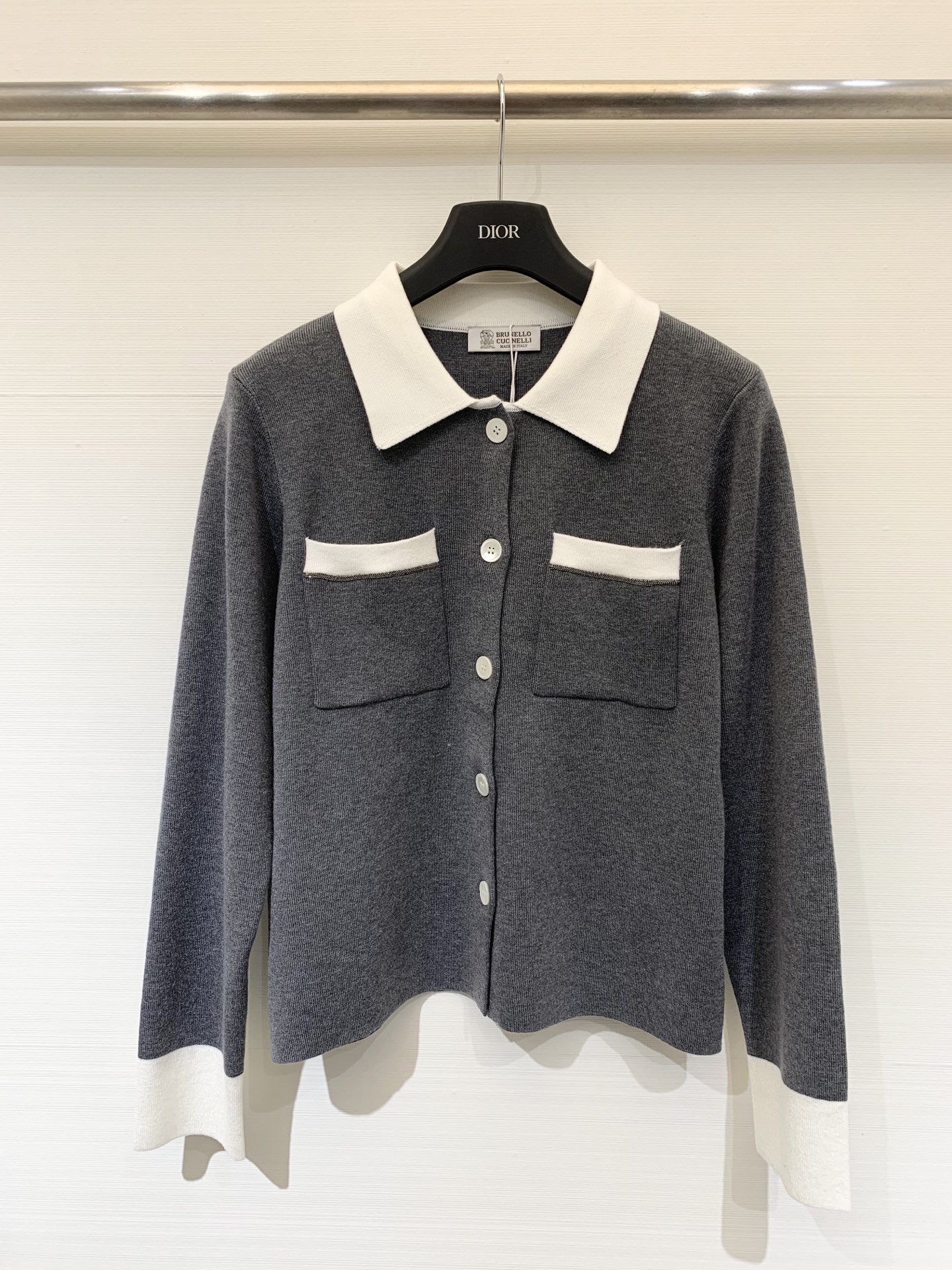NO:488303,BC 25 early autumn new style color-blocked lapel knitted long-sleeved cardigan classic bead chain embellishing chest pocket full high-end two-color sml, alexander wang19860909BC 25早秋新款 拼色翻领针织长袖开衫 经典珠链点缀胸前口袋 高级满满 两色sml,,alexander wang,Women's clothing