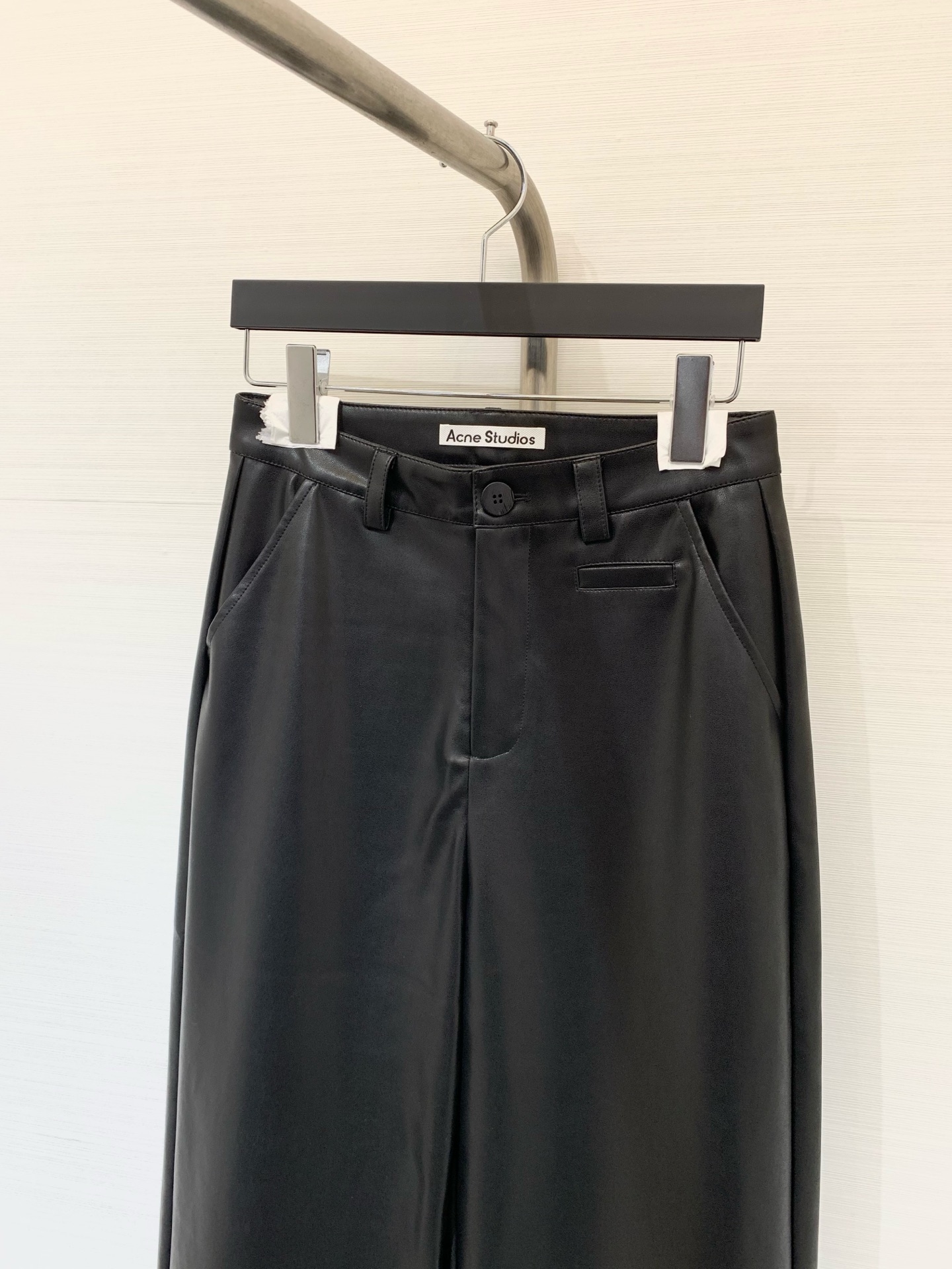 Acnestudios 25秋冬系列新品 复古摩登时髦九分裤 西服版型设计 蛋白质软皮材质 利落阔腿剪裁