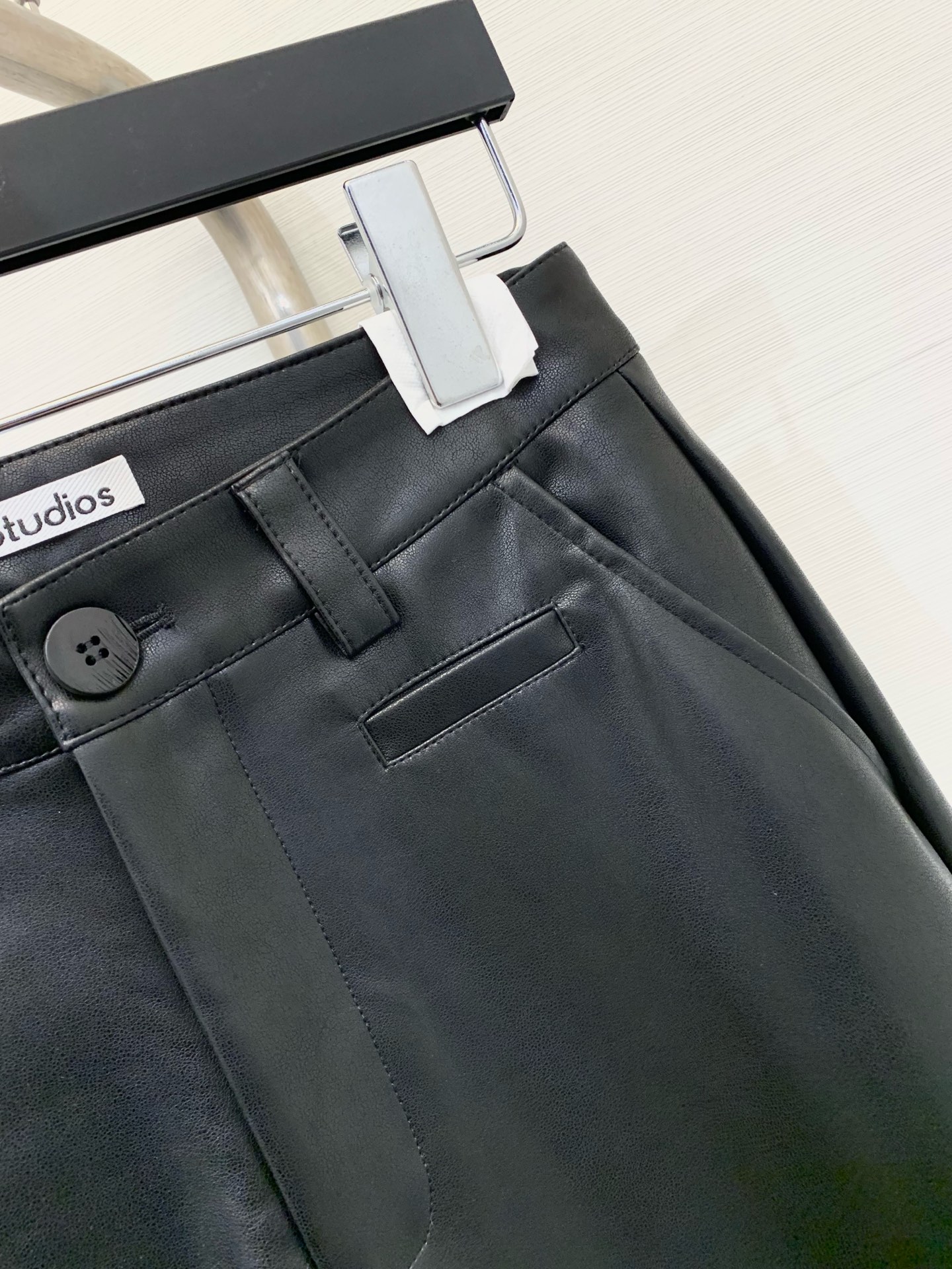 Acnestudios 25秋冬系列新品 复古摩登时髦九分裤 西服版型设计 蛋白质软皮材质 利落阔腿剪裁