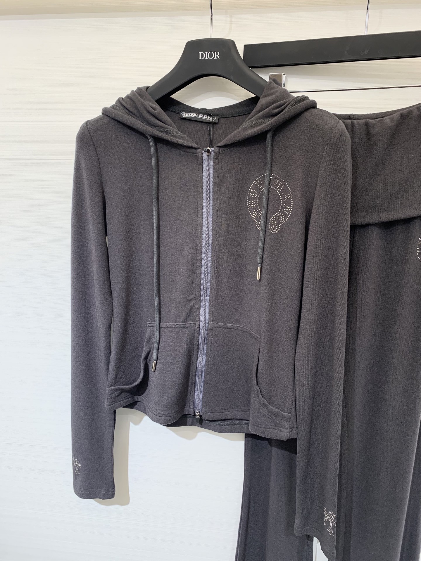 CH克罗心 25早秋新款 烫钻连帽休闲套装 极简主义风 搭配松紧腰长裤 立体剪裁版版型可甜可盐减龄少女风