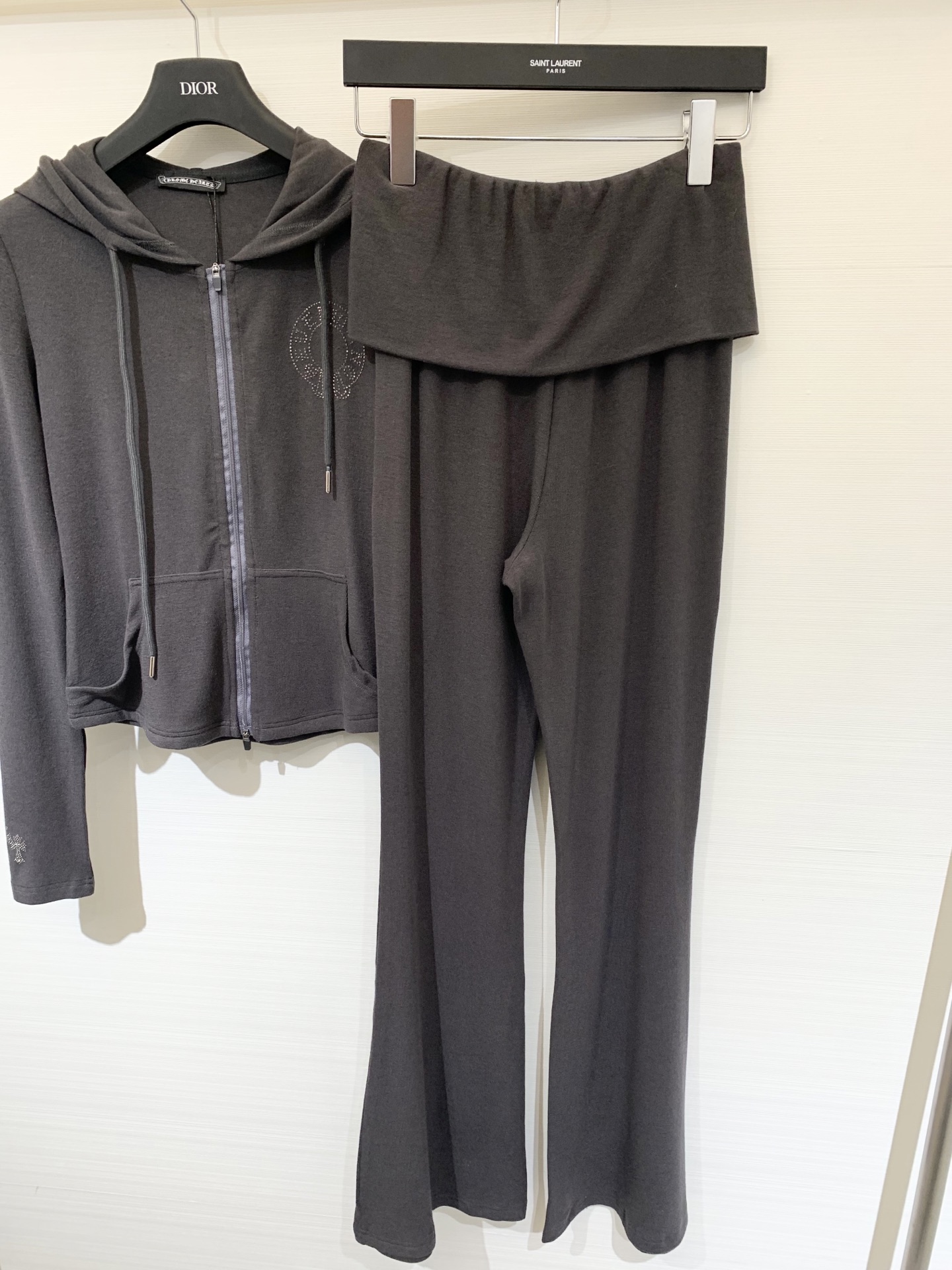 CH克罗心 25早秋新款 烫钻连帽休闲套装 极简主义风 搭配松紧腰长裤 立体剪裁版版型可甜可盐减龄少女风