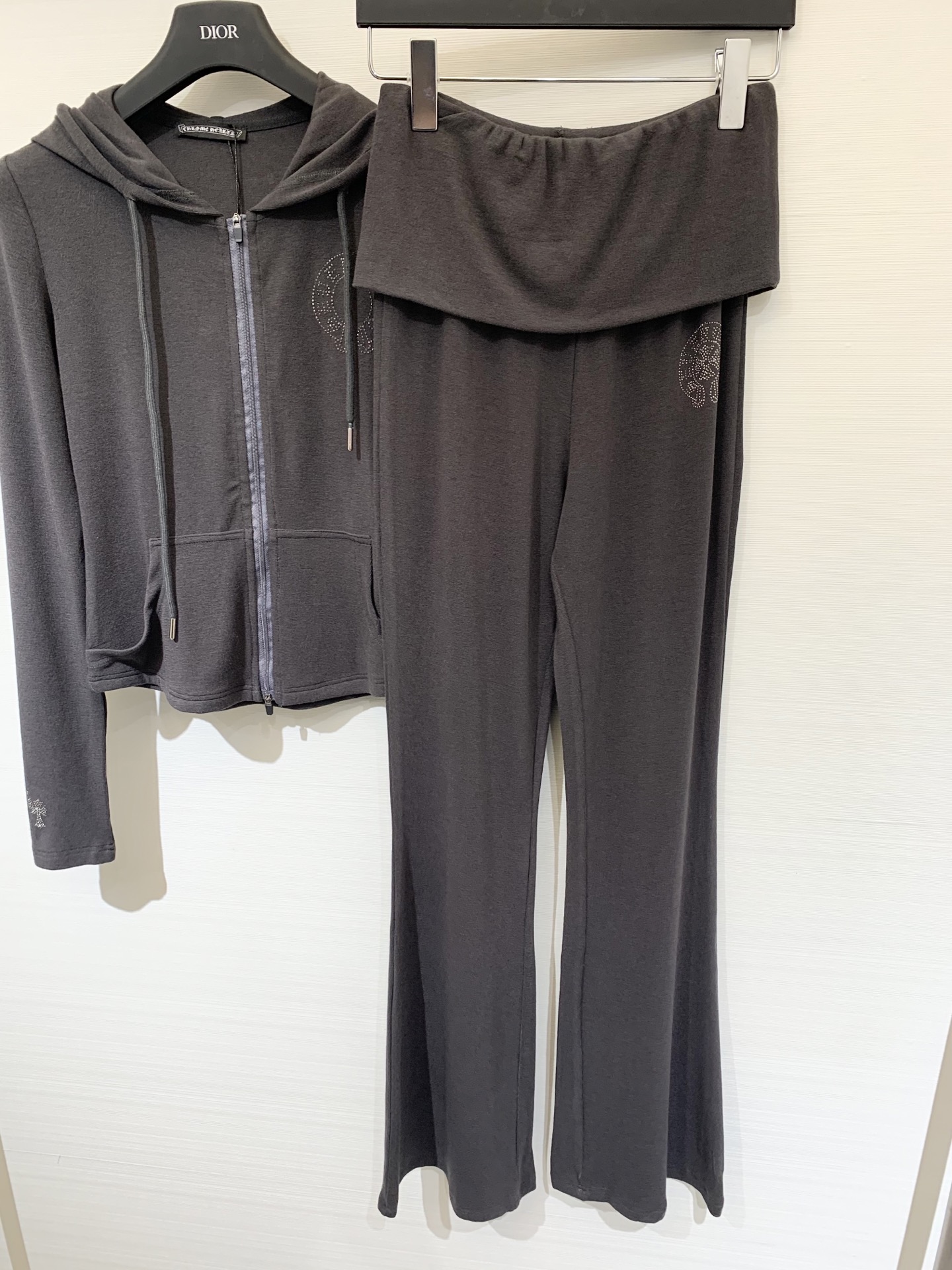 CH克罗心 25早秋新款 烫钻连帽休闲套装 极简主义风 搭配松紧腰长裤 立体剪裁版版型可甜可盐减龄少女风