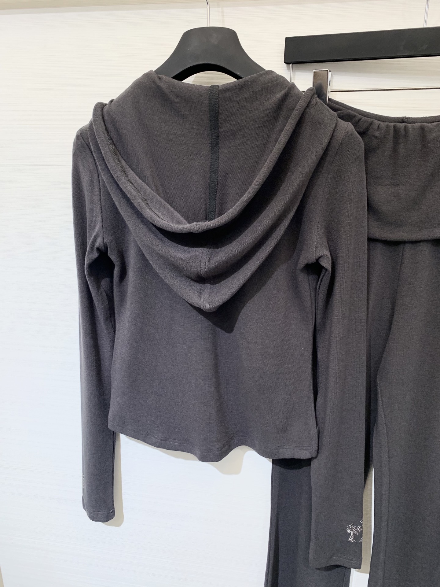 CH克罗心 25早秋新款 烫钻连帽休闲套装 极简主义风 搭配松紧腰长裤 立体剪裁版版型可甜可盐减龄少女风