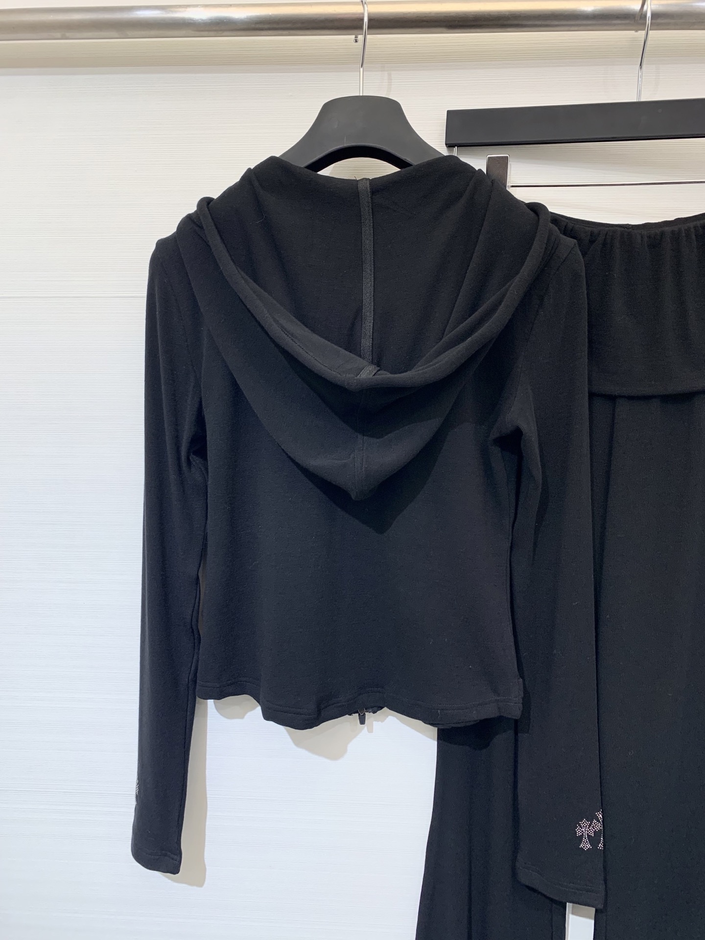 CH克罗心 25早秋新款 烫钻连帽休闲套装 极简主义风 搭配松紧腰长裤 立体剪裁版版型可甜可盐减龄少女风