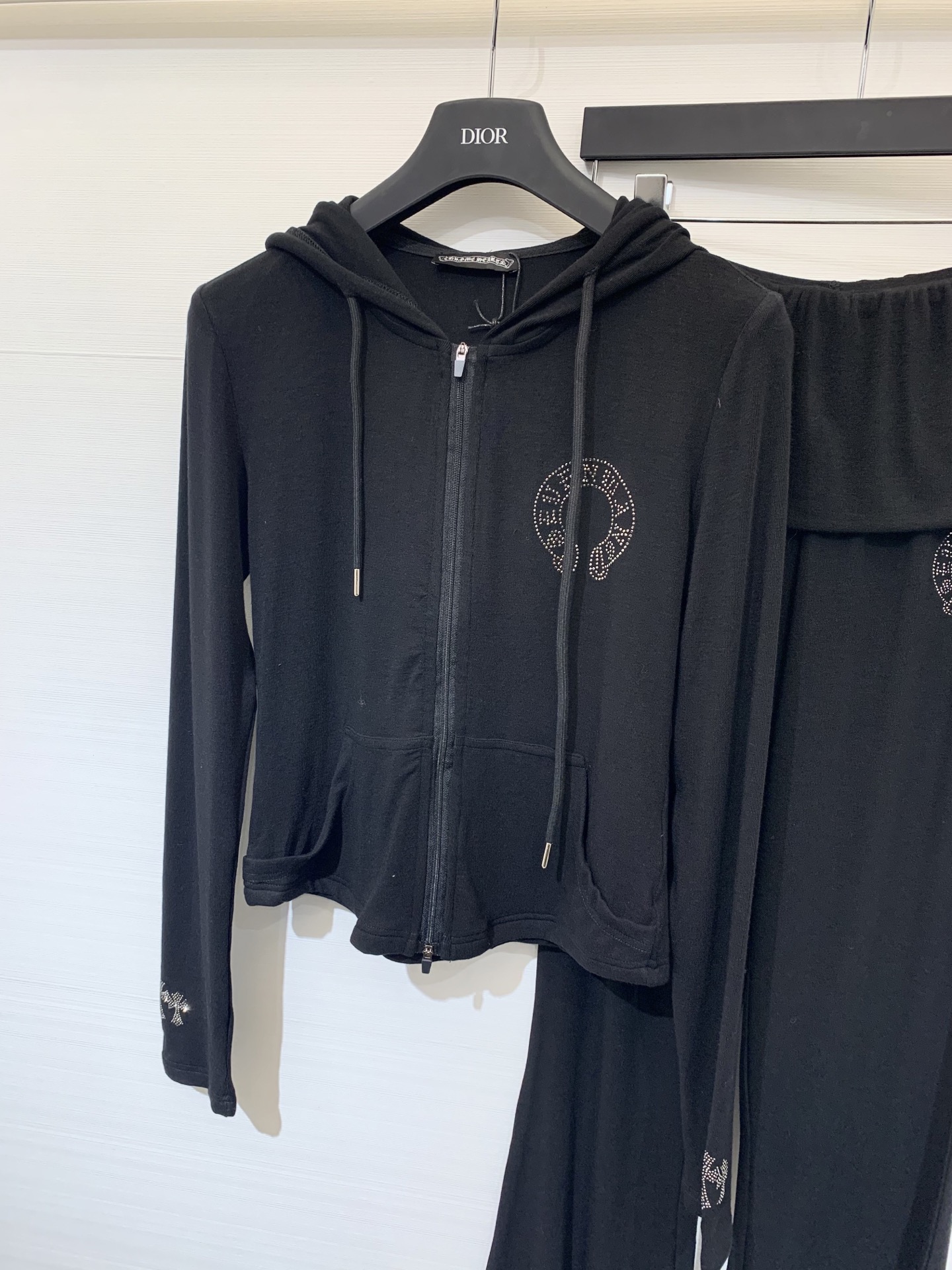 CH克罗心 25早秋新款 烫钻连帽休闲套装 极简主义风 搭配松紧腰长裤 立体剪裁版版型可甜可盐减龄少女风