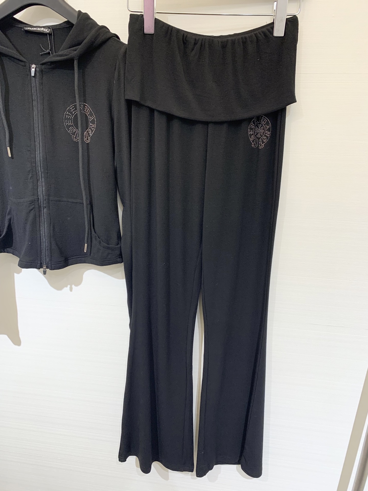 CH克罗心 25早秋新款 烫钻连帽休闲套装 极简主义风 搭配松紧腰长裤 立体剪裁版版型可甜可盐减龄少女风