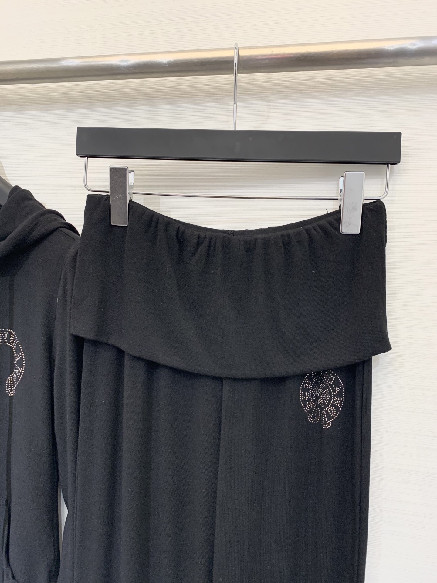 CH克罗心 25早秋新款 烫钻连帽休闲套装 极简主义风 搭配松紧腰长裤 立体剪裁版版型可甜可盐减龄少女风