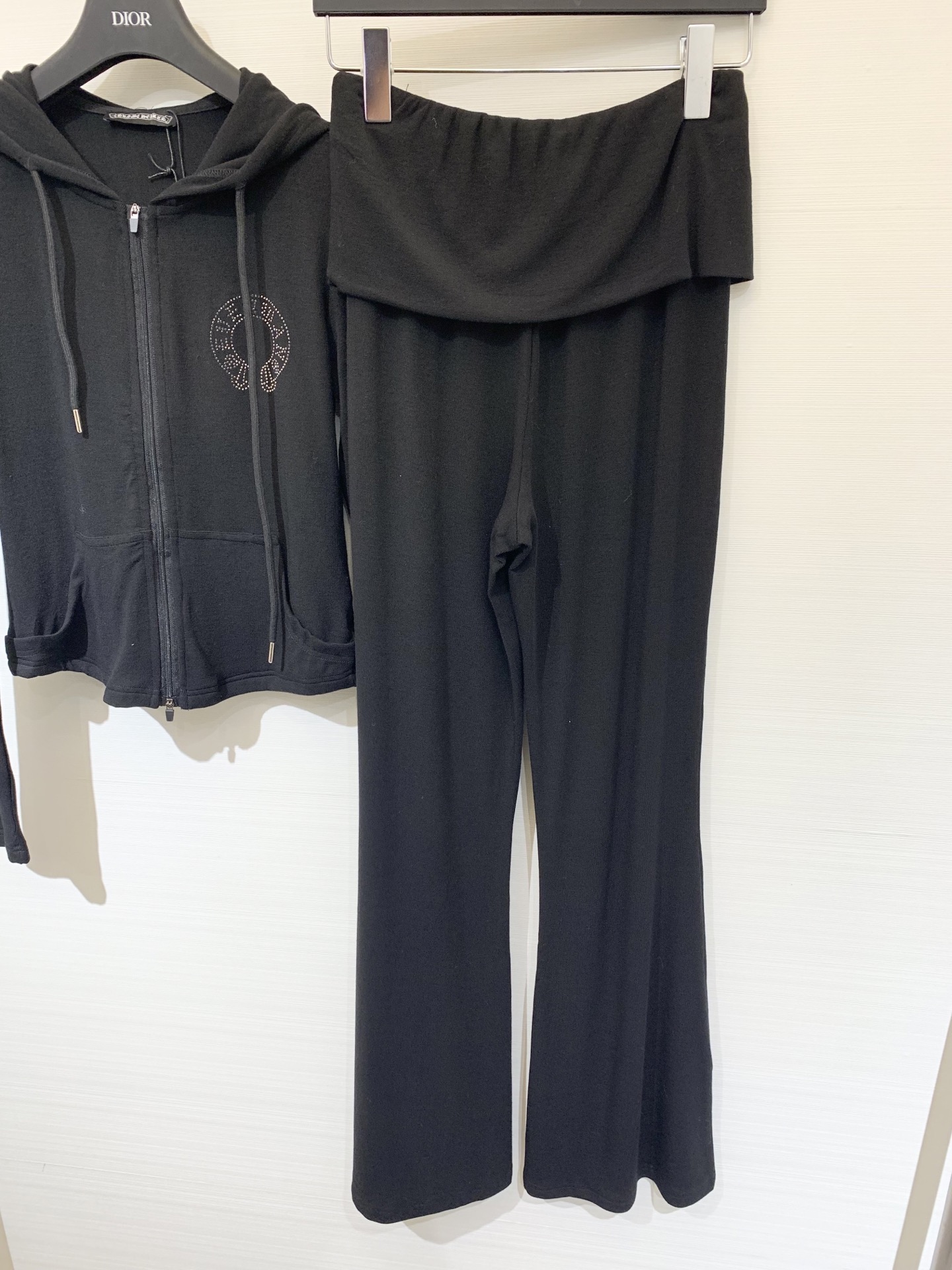 CH克罗心 25早秋新款 烫钻连帽休闲套装 极简主义风 搭配松紧腰长裤 立体剪裁版版型可甜可盐减龄少女风