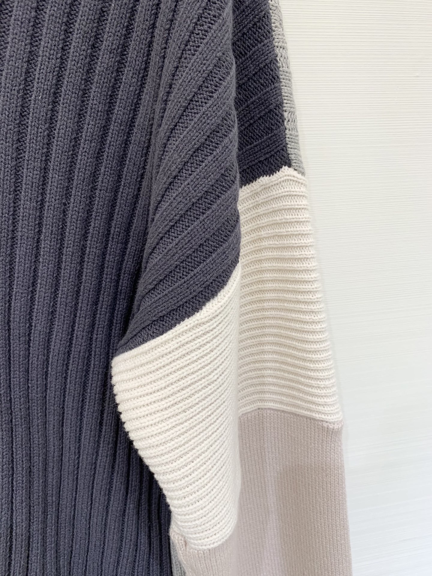 Sacai 25早秋新款 正反🉑穿拼接撞色针织羊毛长袖 多片撞色剪裁 超重工设计 时髦感超强 宽松大版型