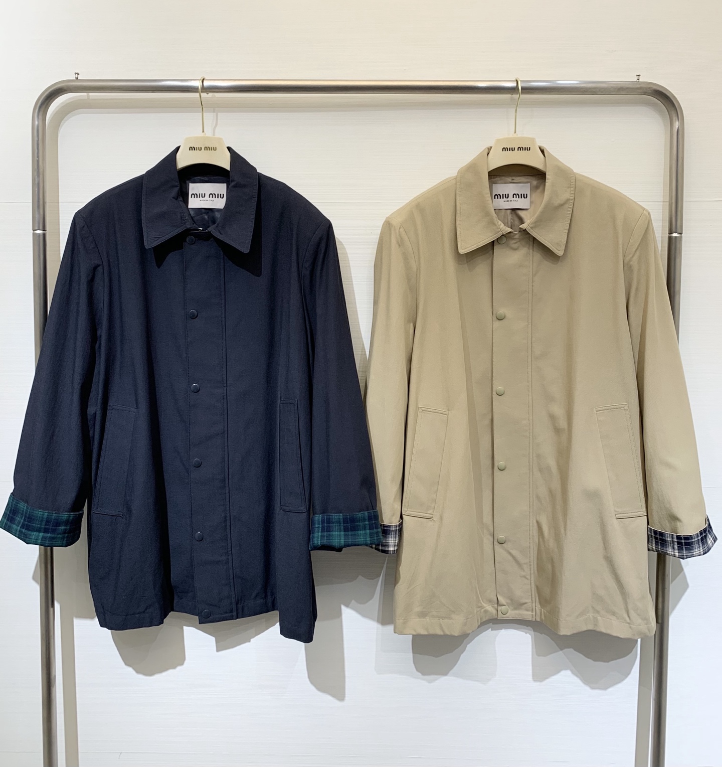 MIUMI* 25秋冬新款 撞色格纹风衣外套 单排扣➕里衬设计 手袖采用今年MIU最新格纹配色元素撞色工