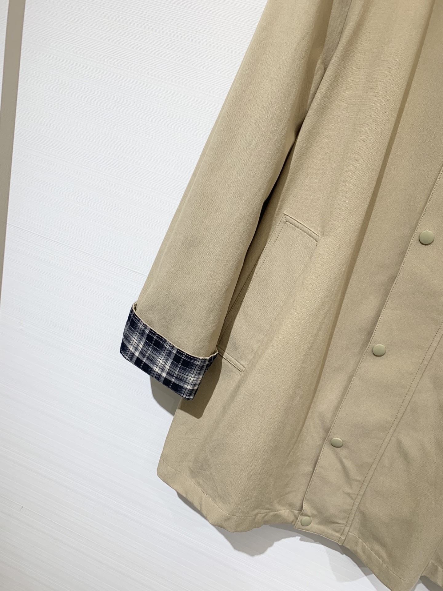 MIUMI* 25秋冬新款 撞色格纹风衣外套 单排扣➕里衬设计 手袖采用今年MIU最新格纹配色元素撞色工