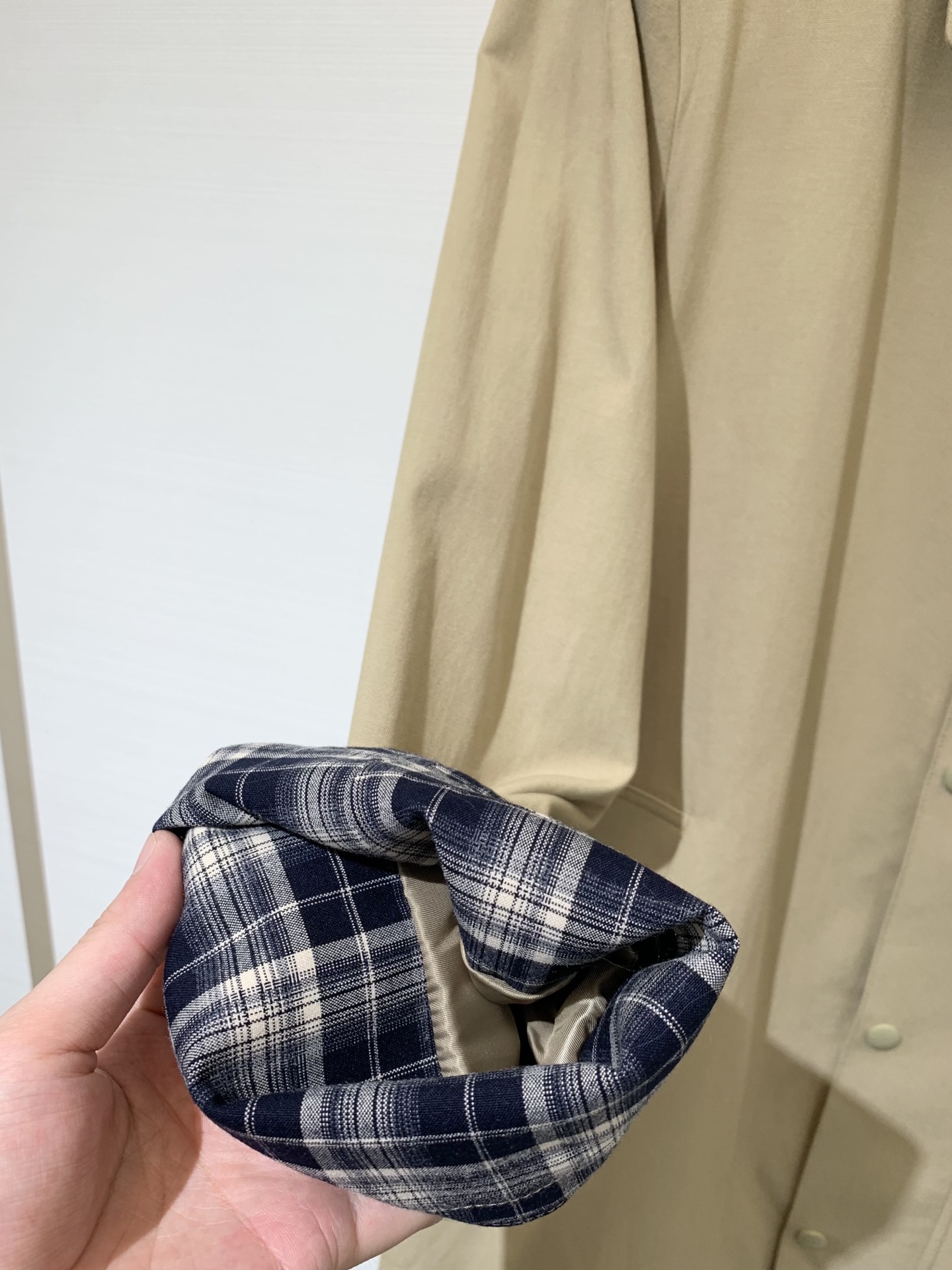 MIUMI* 25秋冬新款 撞色格纹风衣外套 单排扣➕里衬设计 手袖采用今年MIU最新格纹配色元素撞色工