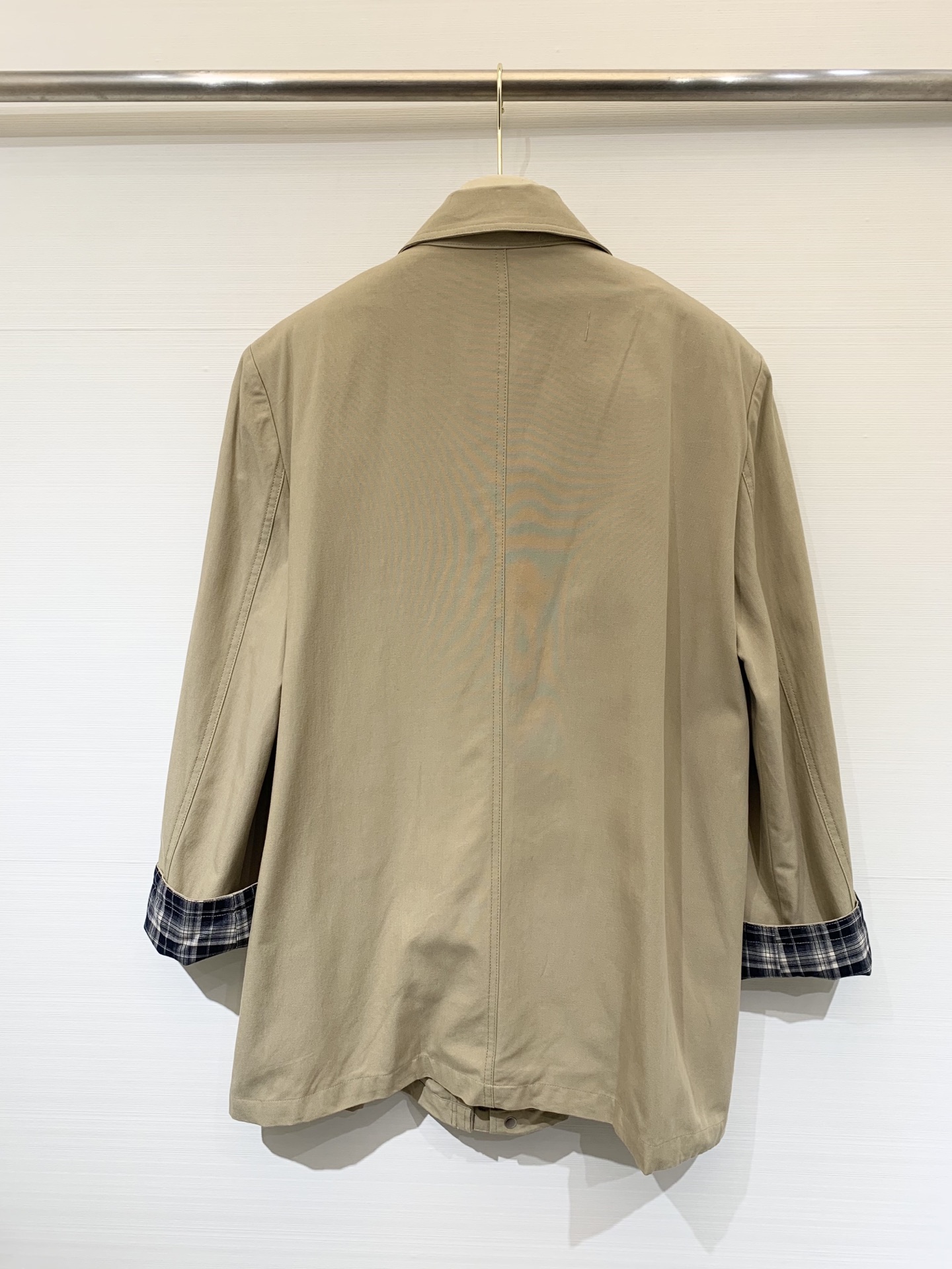 MIUMI* 25秋冬新款 撞色格纹风衣外套 单排扣➕里衬设计 手袖采用今年MIU最新格纹配色元素撞色工